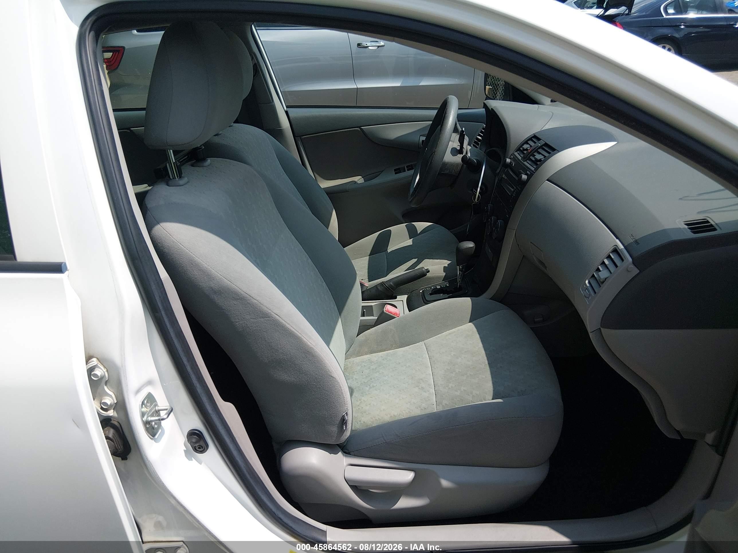 2009 Toyota Corolla Le White vin: 2T1BU40E09C178428