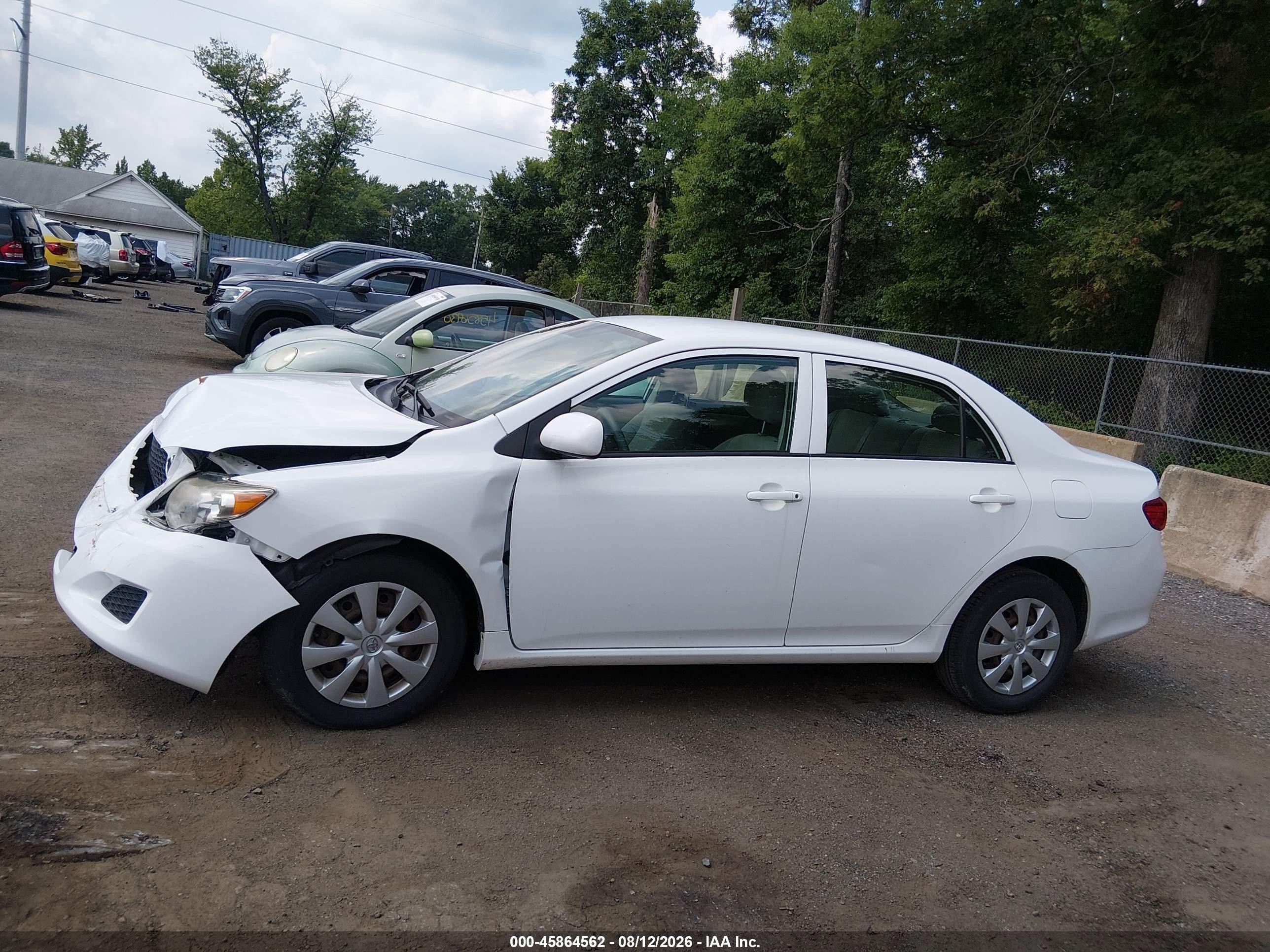 2009 Toyota Corolla Le White vin: 2T1BU40E09C178428
