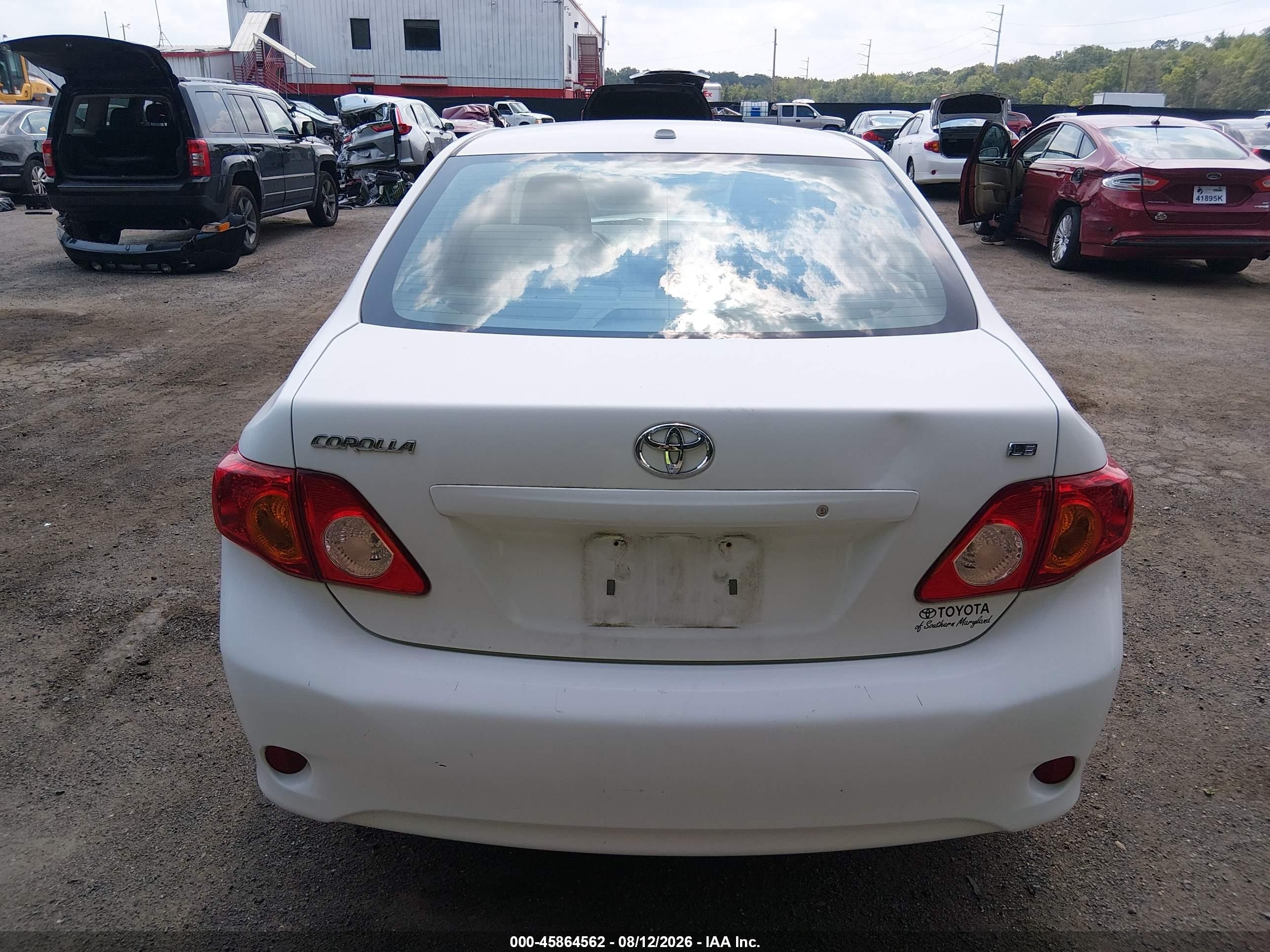 2009 Toyota Corolla Le White vin: 2T1BU40E09C178428