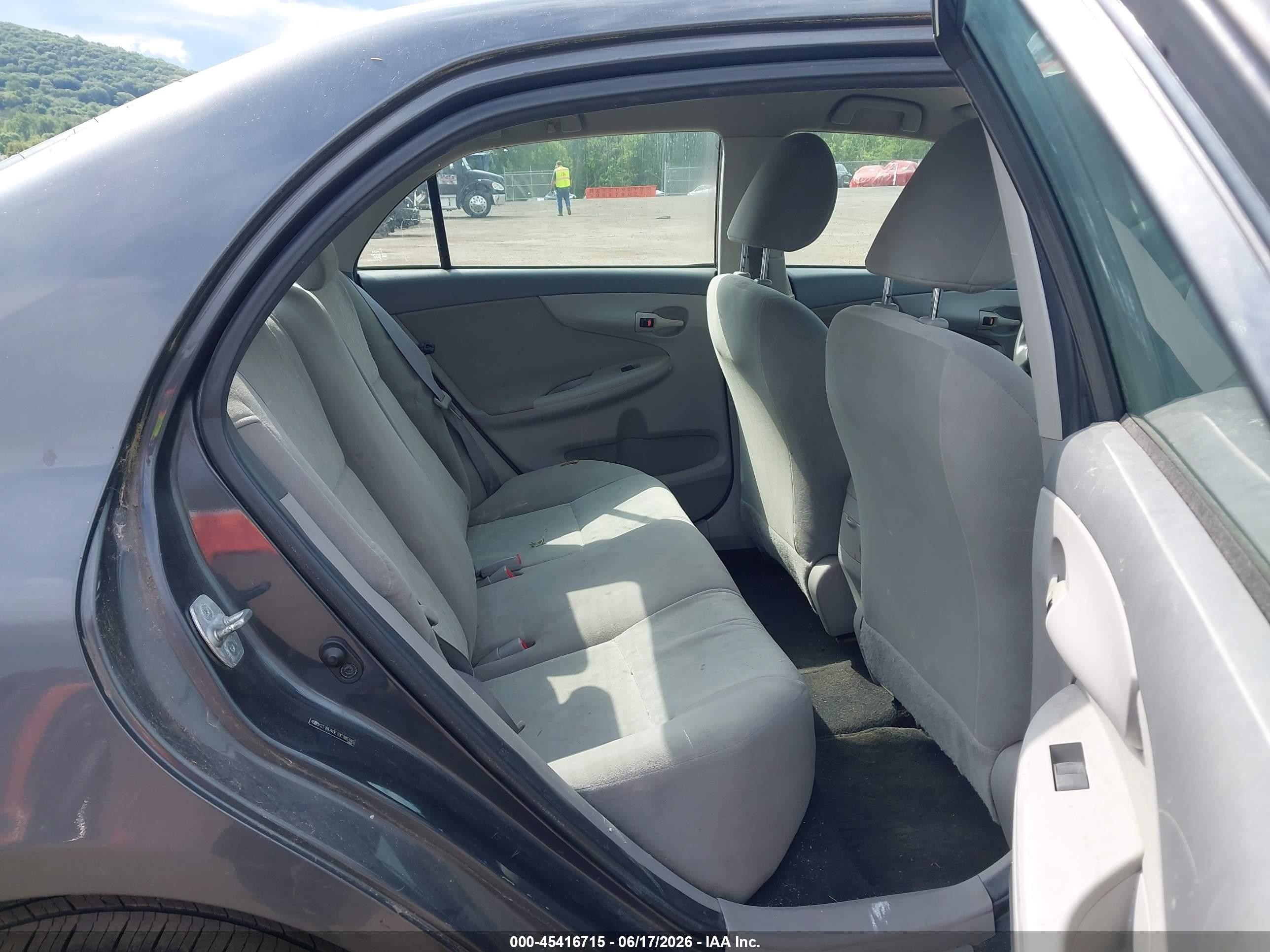 2009 Toyota Corolla Le Gray vin: 2T1BU40E19C185145