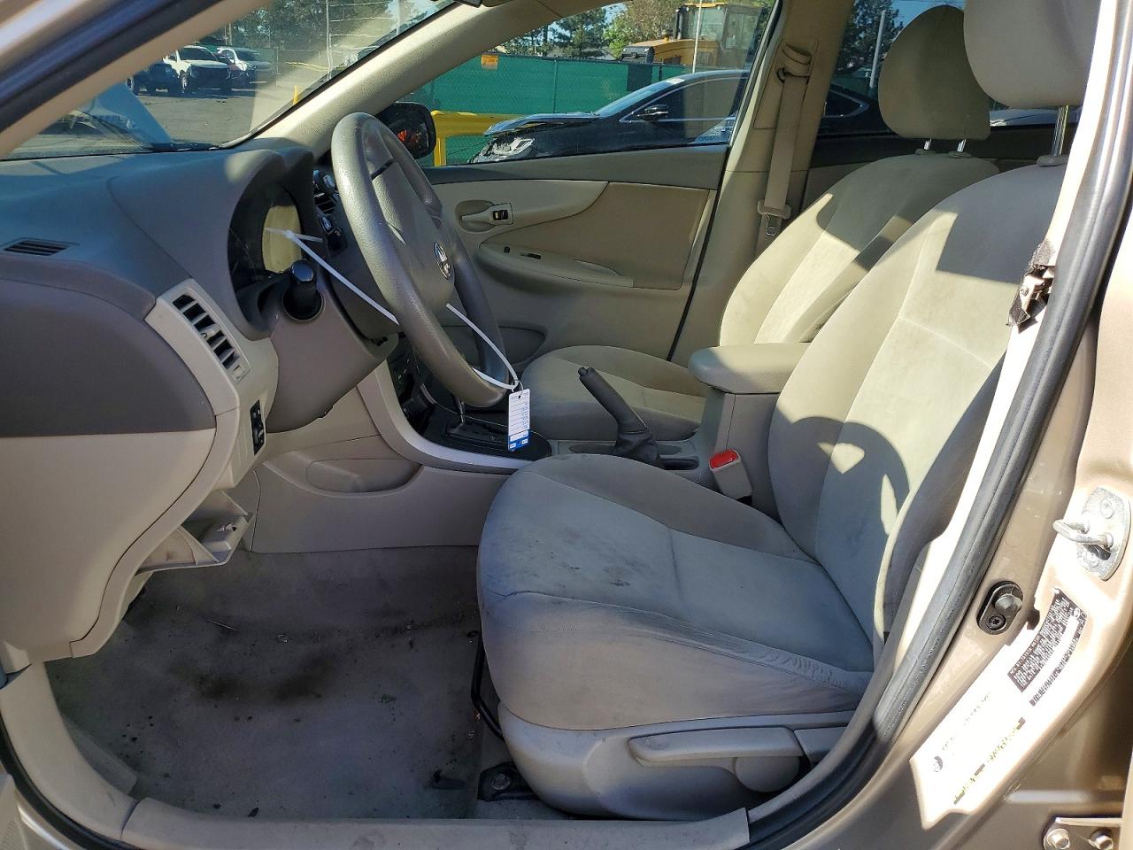 2009 Toyota Corolla Le Gold vin: 2T1BU40E29C011066