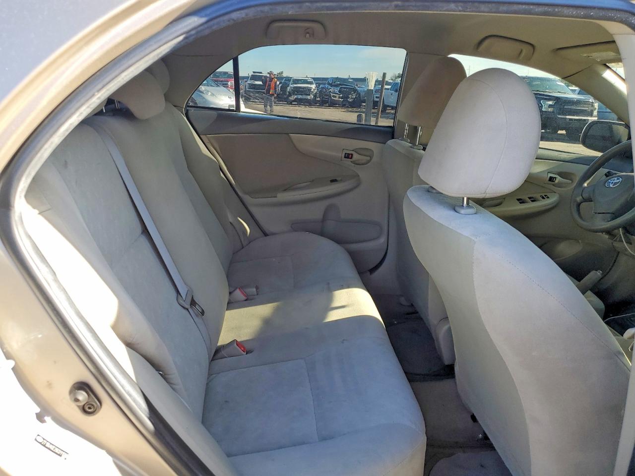 2009 Toyota Corolla Le Gold vin: 2T1BU40E29C011066