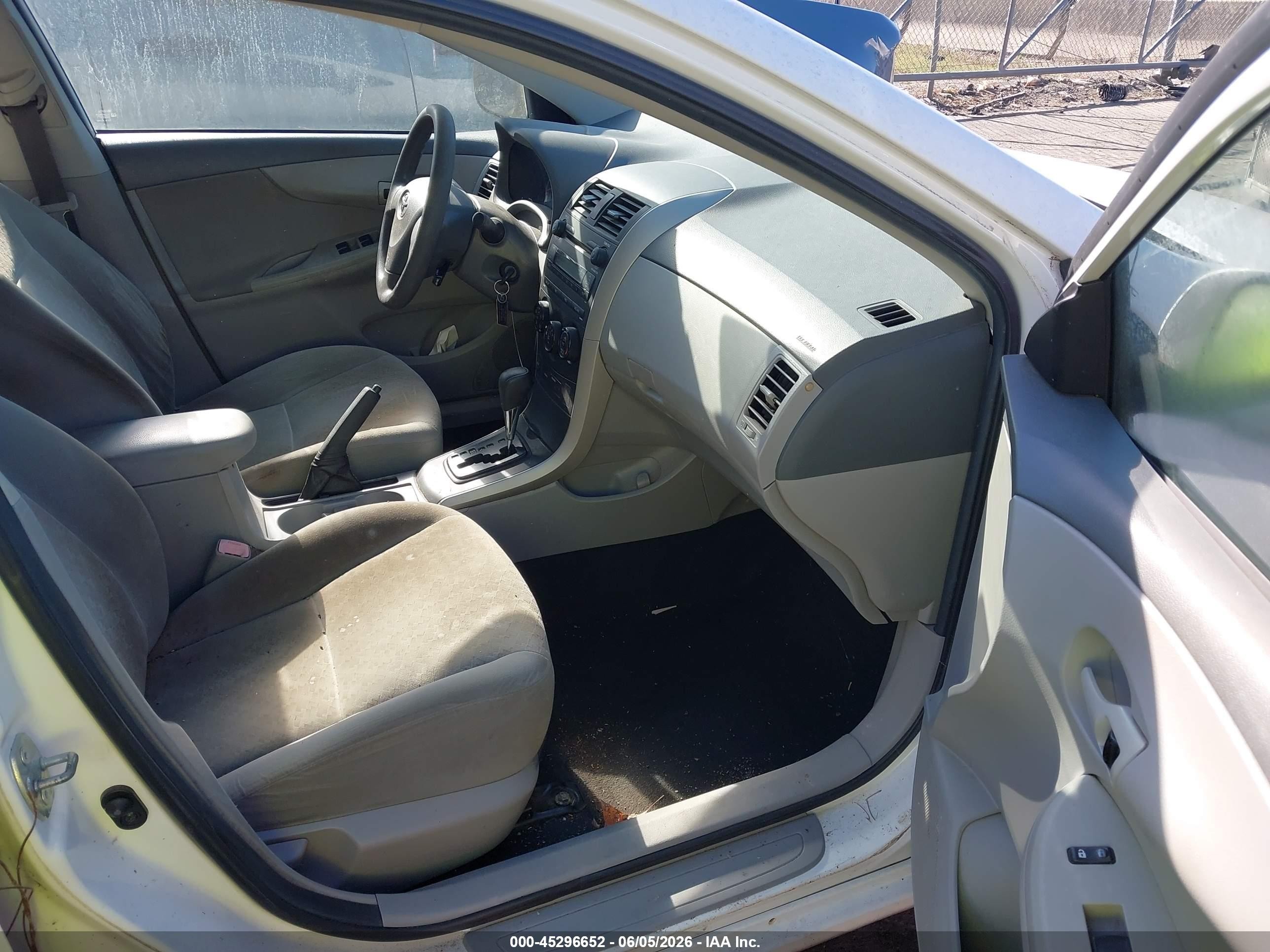 2009 Toyota Corolla Le White vin: 2T1BU40E29C046254
