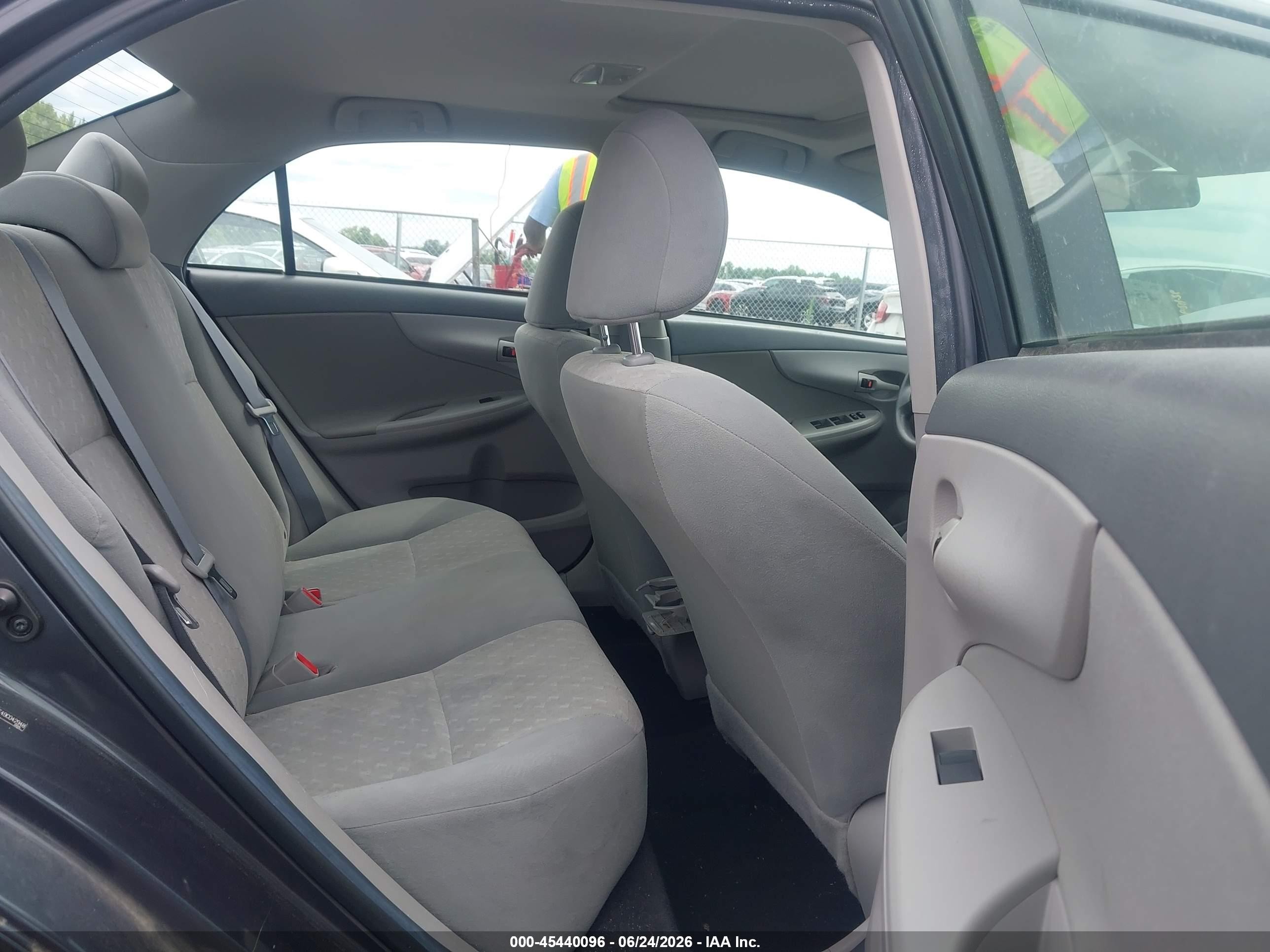 2009 Toyota Corolla Le Gray vin: 2T1BU40E49C042948