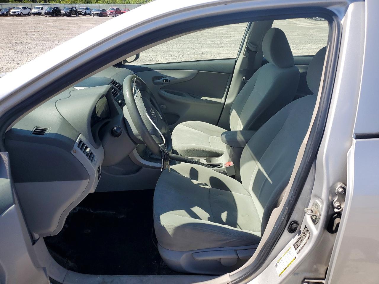 2009 Toyota Corolla Base Silver vin: 2T1BU40E69C023785