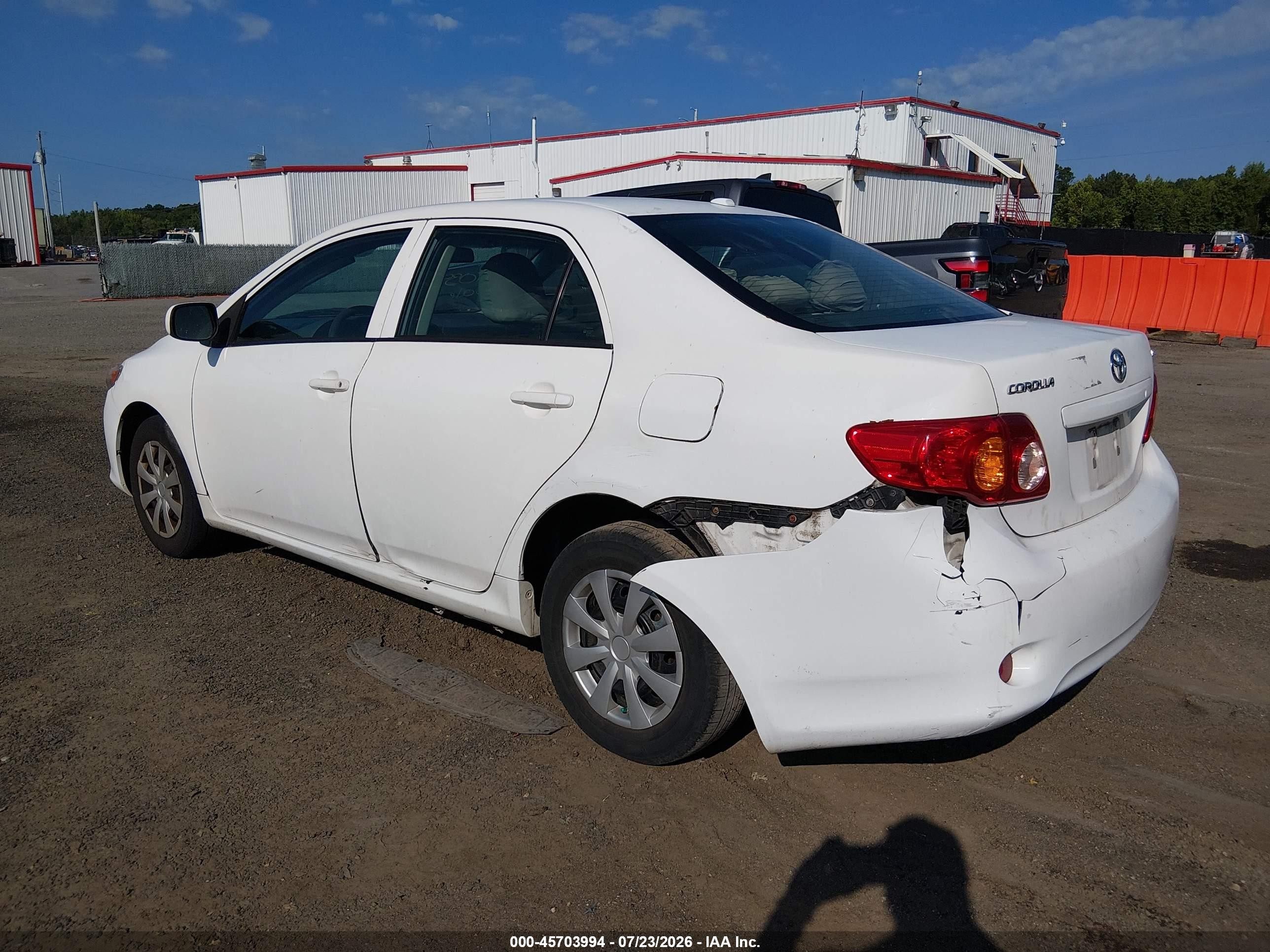 2009 Toyota Corolla Le White vin: 2T1BU40E69C039212