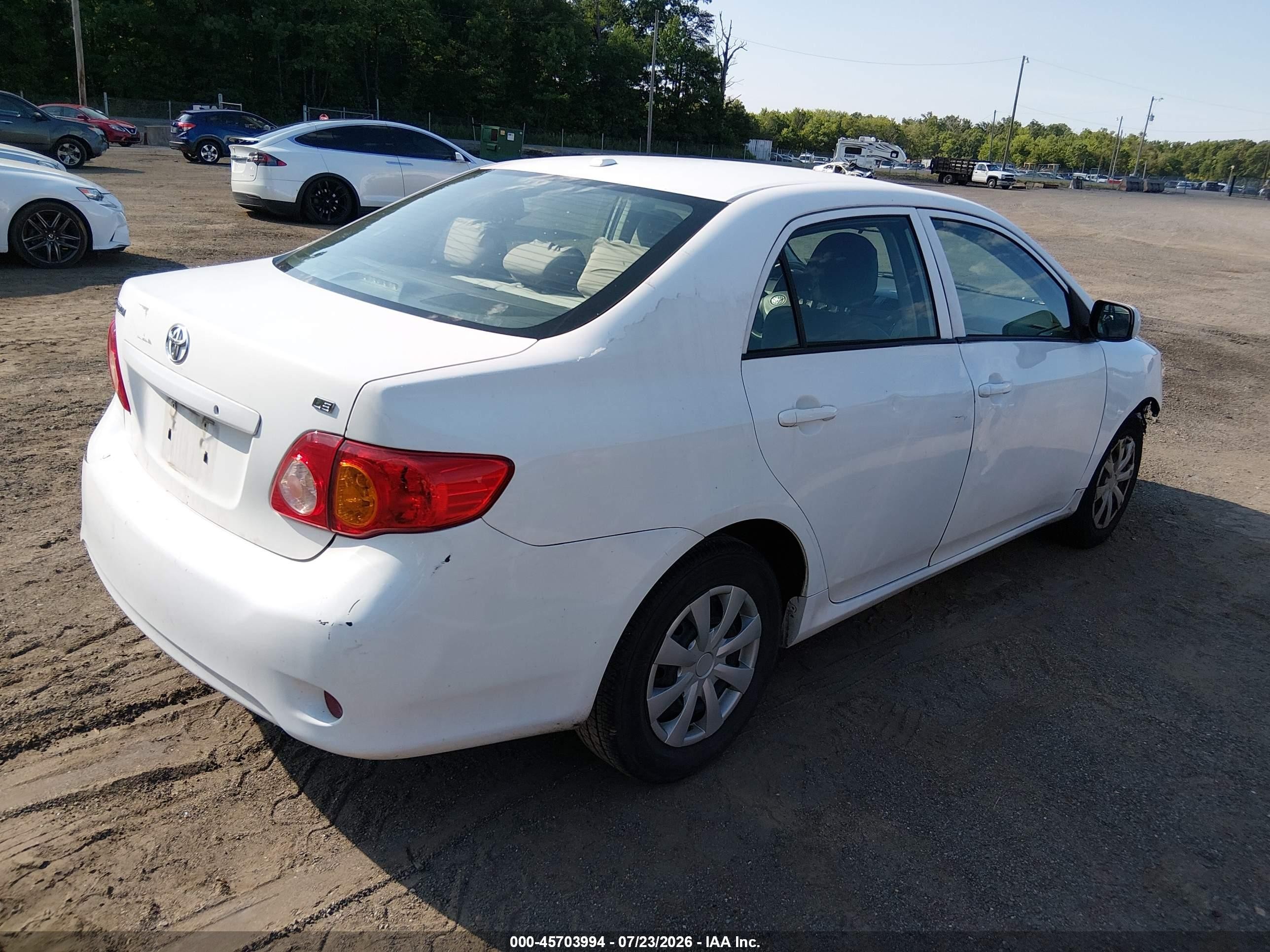 2009 Toyota Corolla Le White vin: 2T1BU40E69C039212