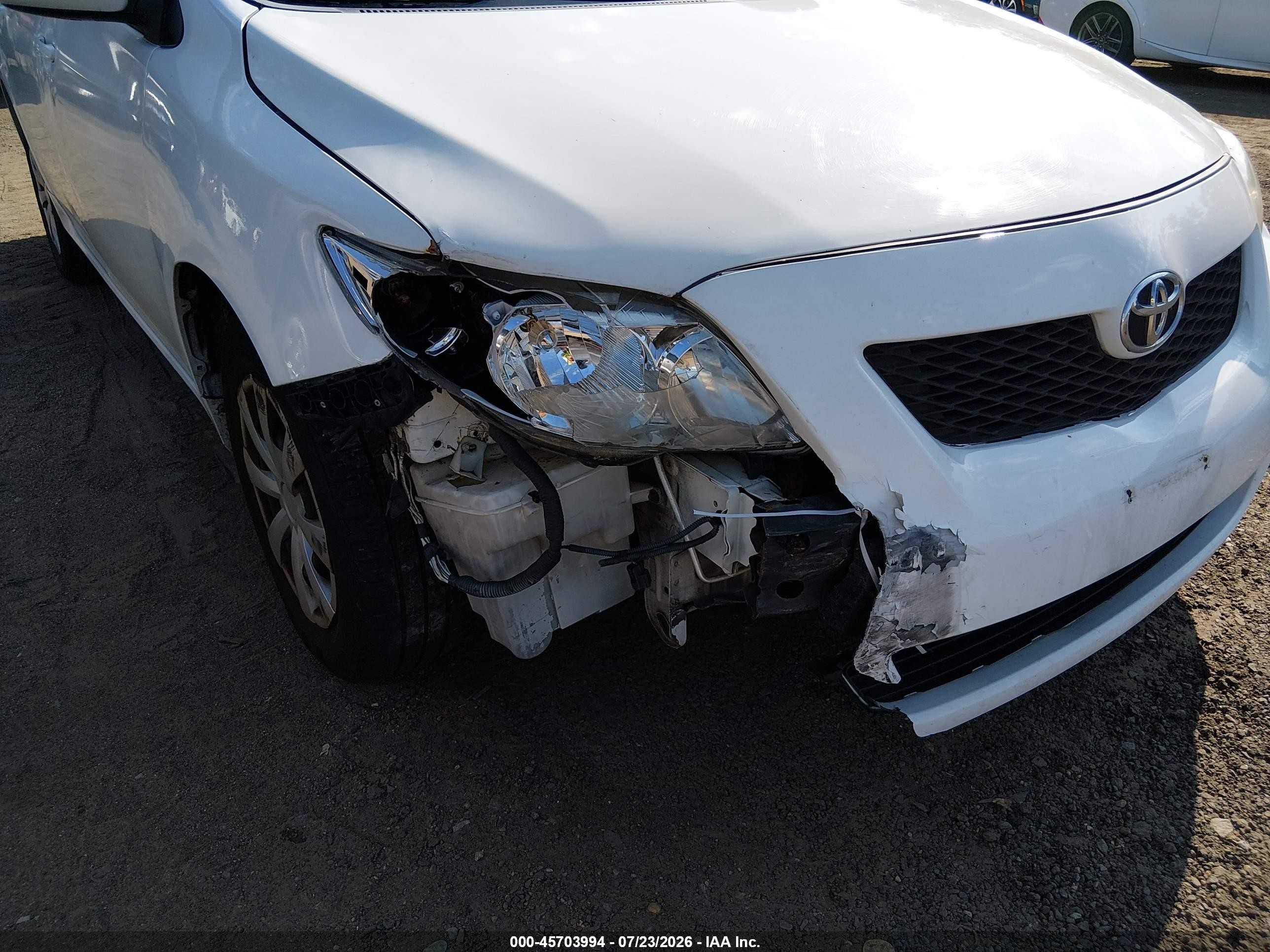 2009 Toyota Corolla Le White vin: 2T1BU40E69C039212