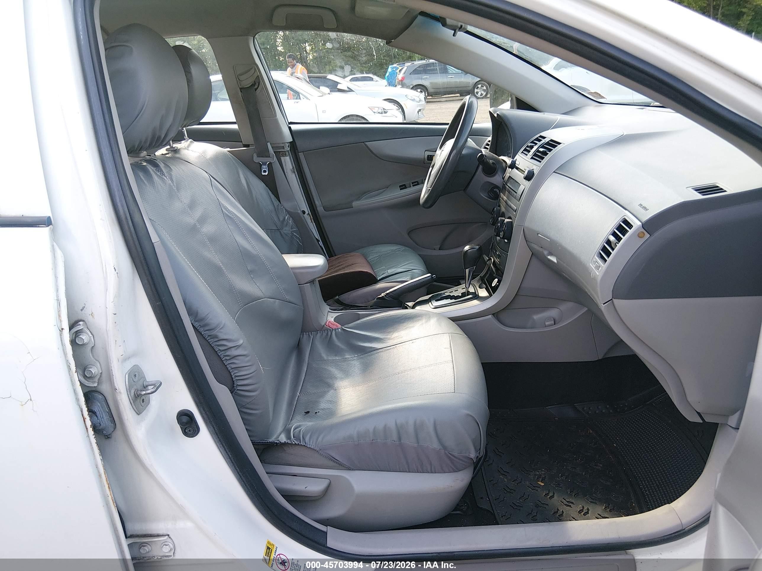 2009 Toyota Corolla Le White vin: 2T1BU40E69C039212