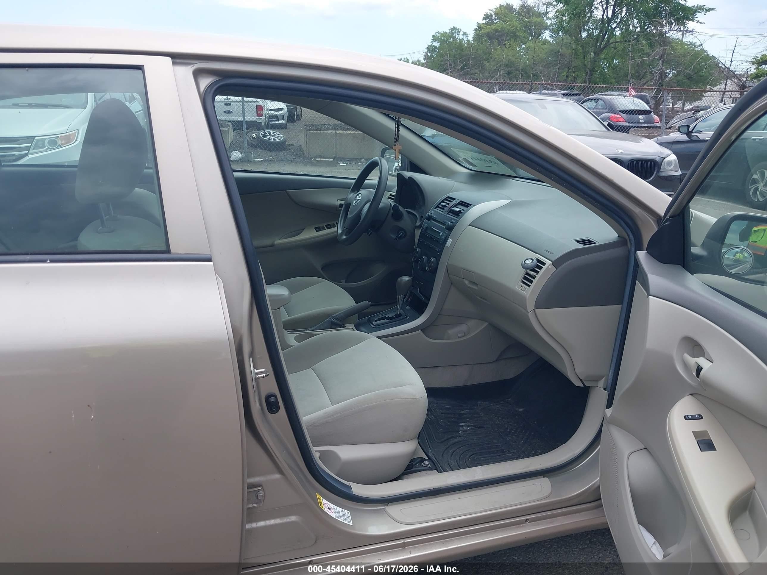 2009 Toyota Corolla Le Gold vin: 2T1BU40E69C070248