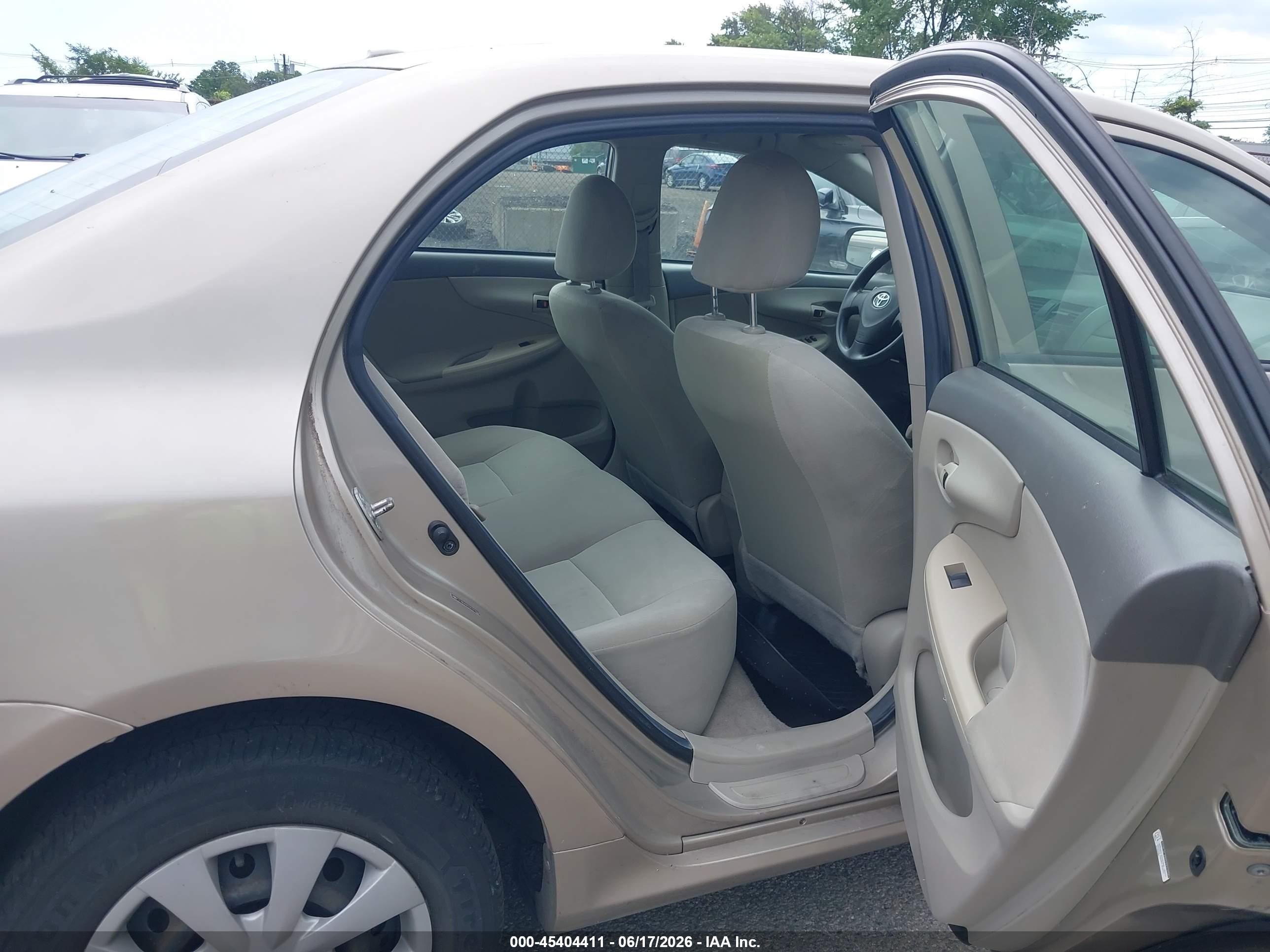 2009 Toyota Corolla Le Gold vin: 2T1BU40E69C070248