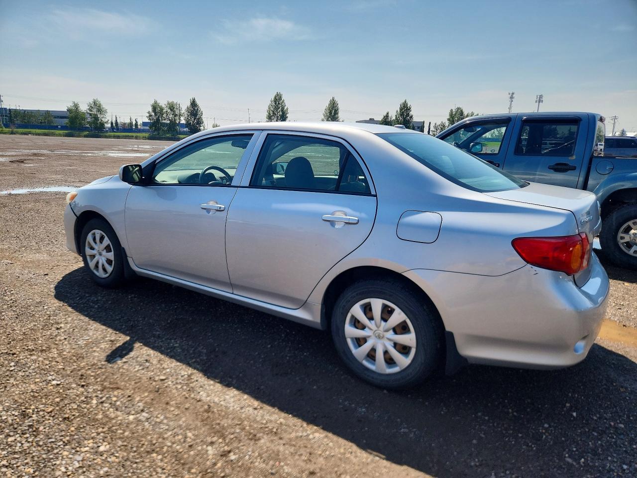 2009 Toyota Corolla Base Silver vin: 2T1BU40E69C135955