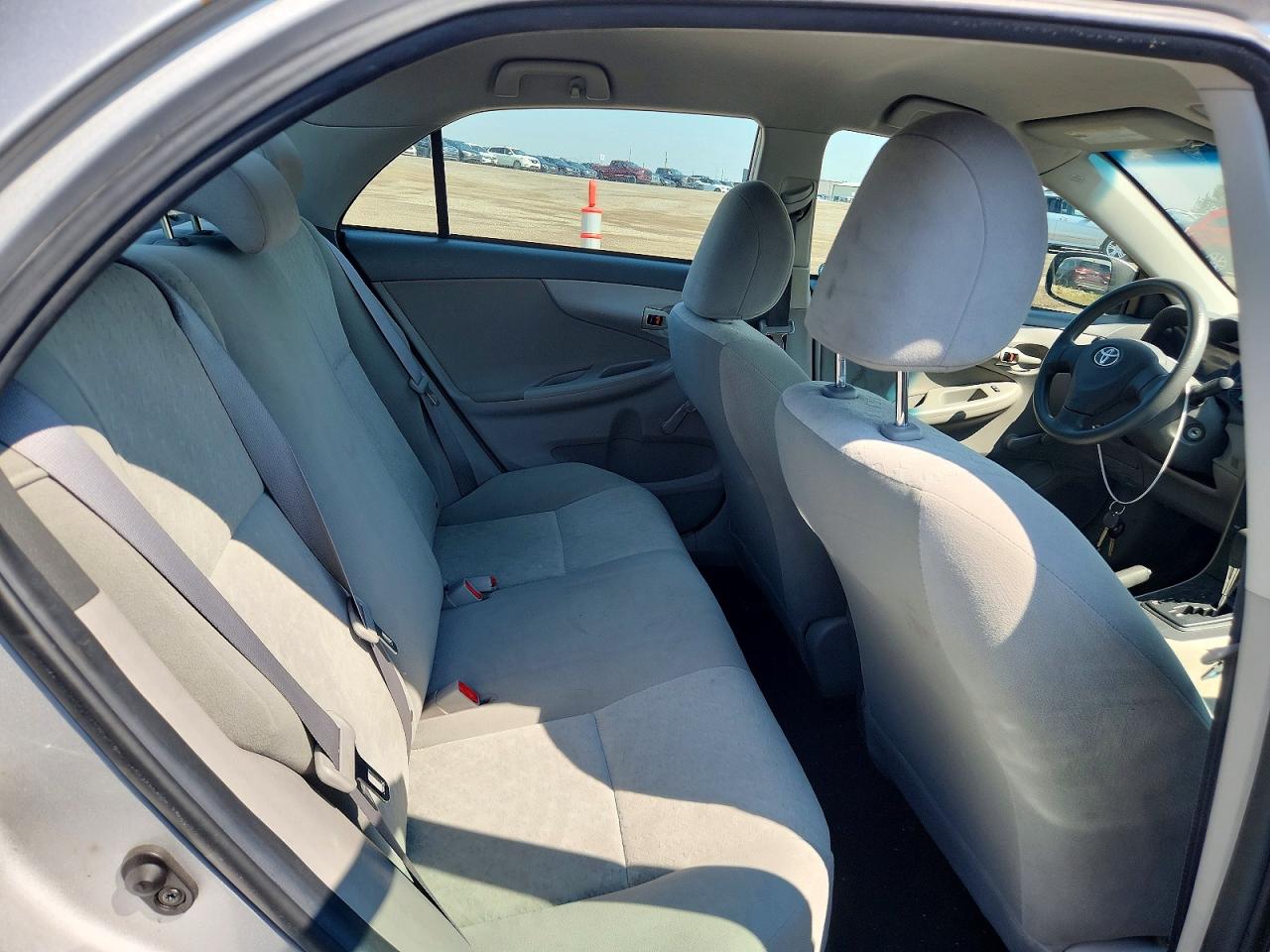 2009 Toyota Corolla Base Silver vin: 2T1BU40E69C135955
