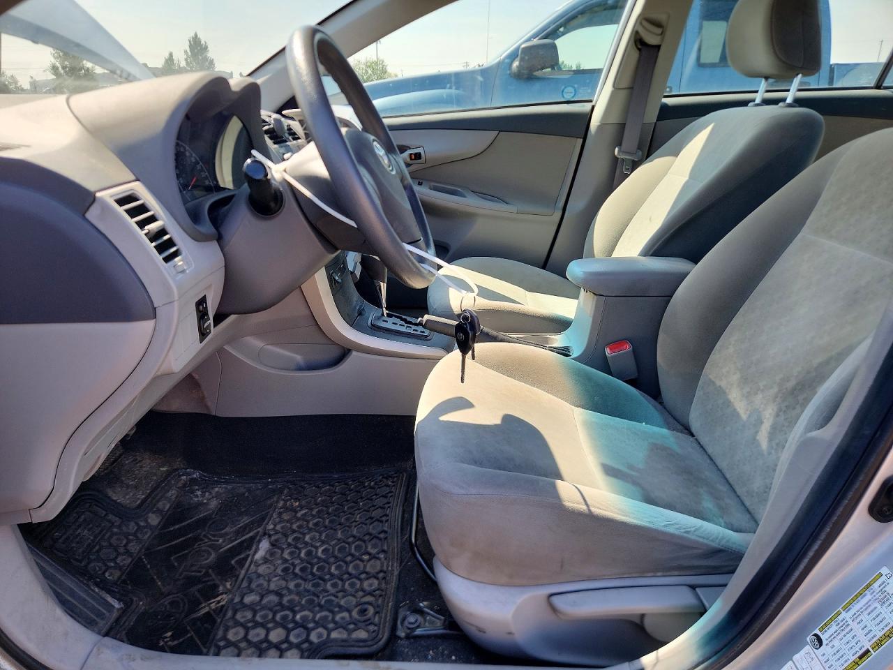 2009 Toyota Corolla Base Silver vin: 2T1BU40E69C135955