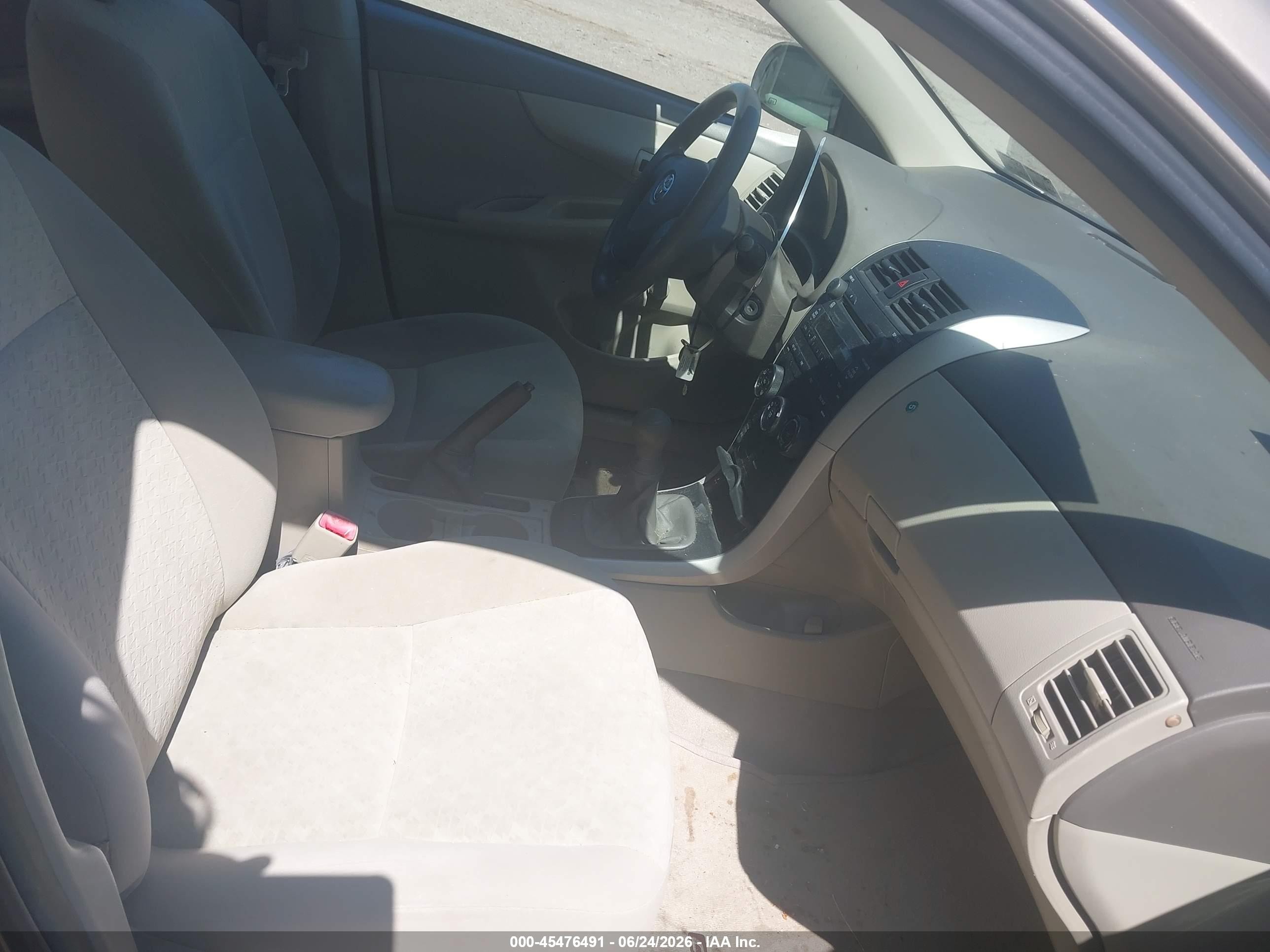 2009 Toyota Corolla   Gold vin: 2T1BU40E79C024637