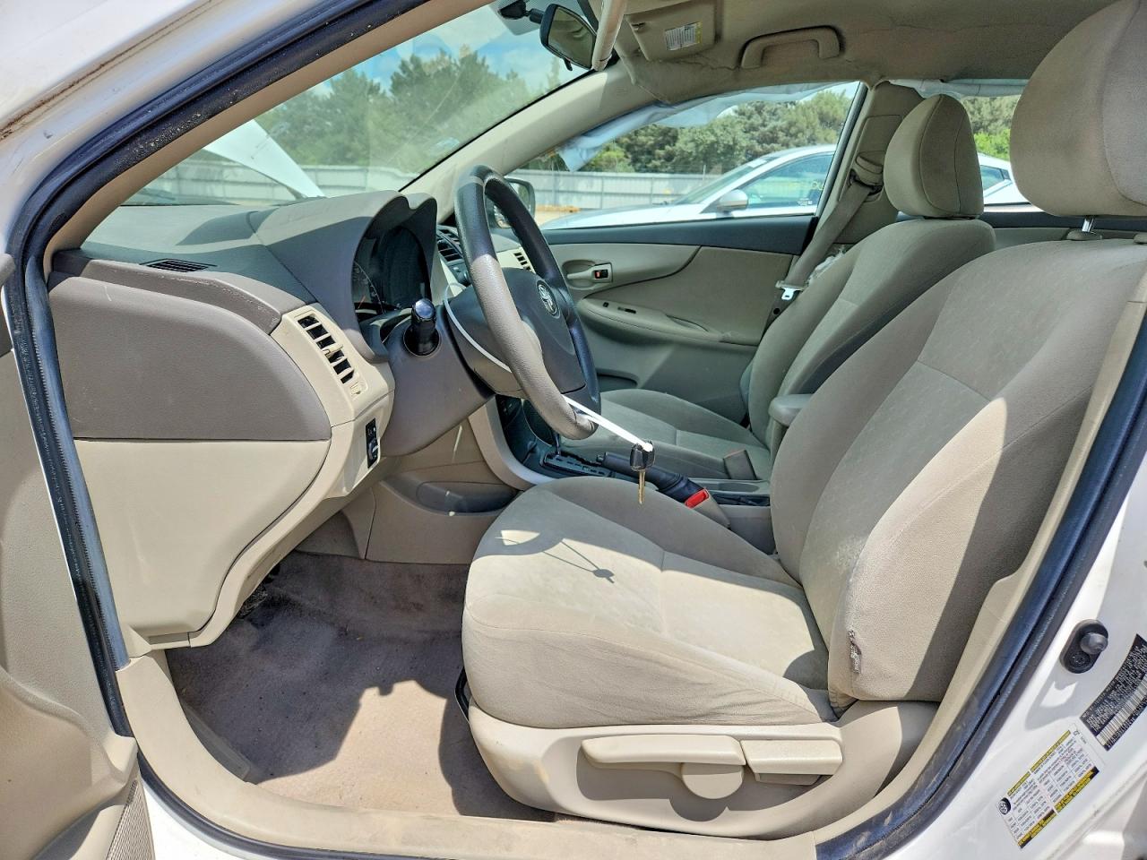 2009 Toyota Corolla Le White vin: 2T1BU40E79C045388
