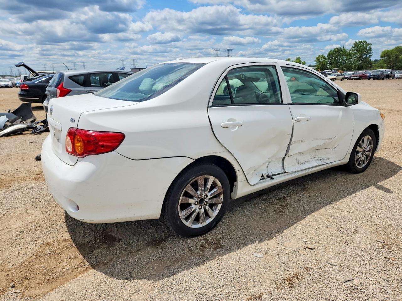 2009 Toyota Corolla Le White vin: 2T1BU40E79C045388