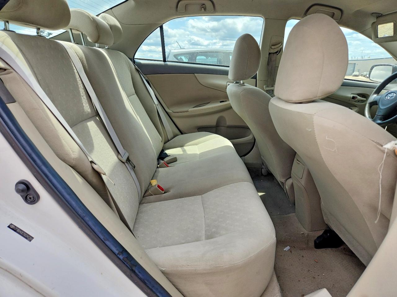 2009 Toyota Corolla Le White vin: 2T1BU40E79C045388