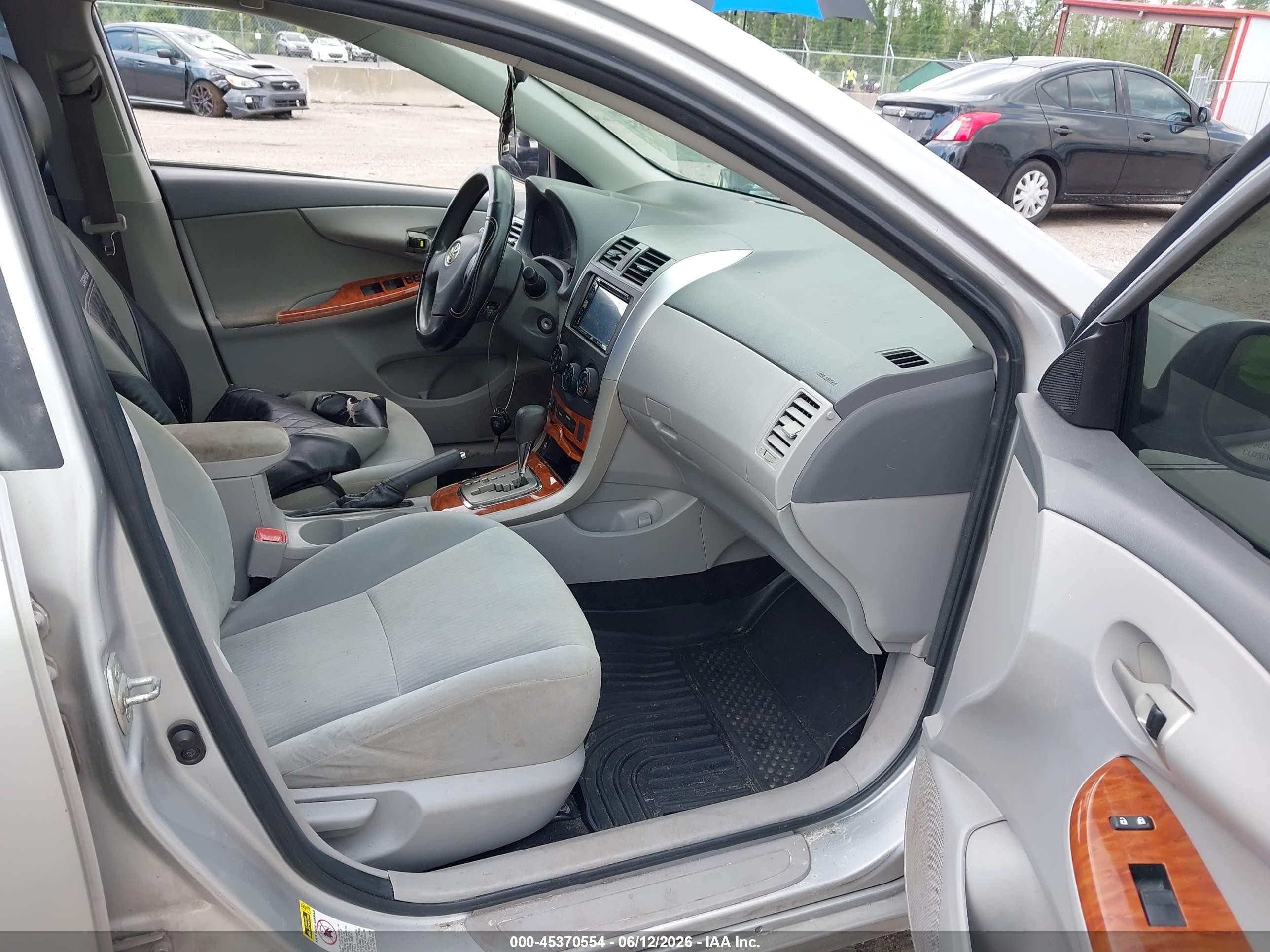 2009 Toyota Corolla Xle Silver vin: 2T1BU40E79C107372