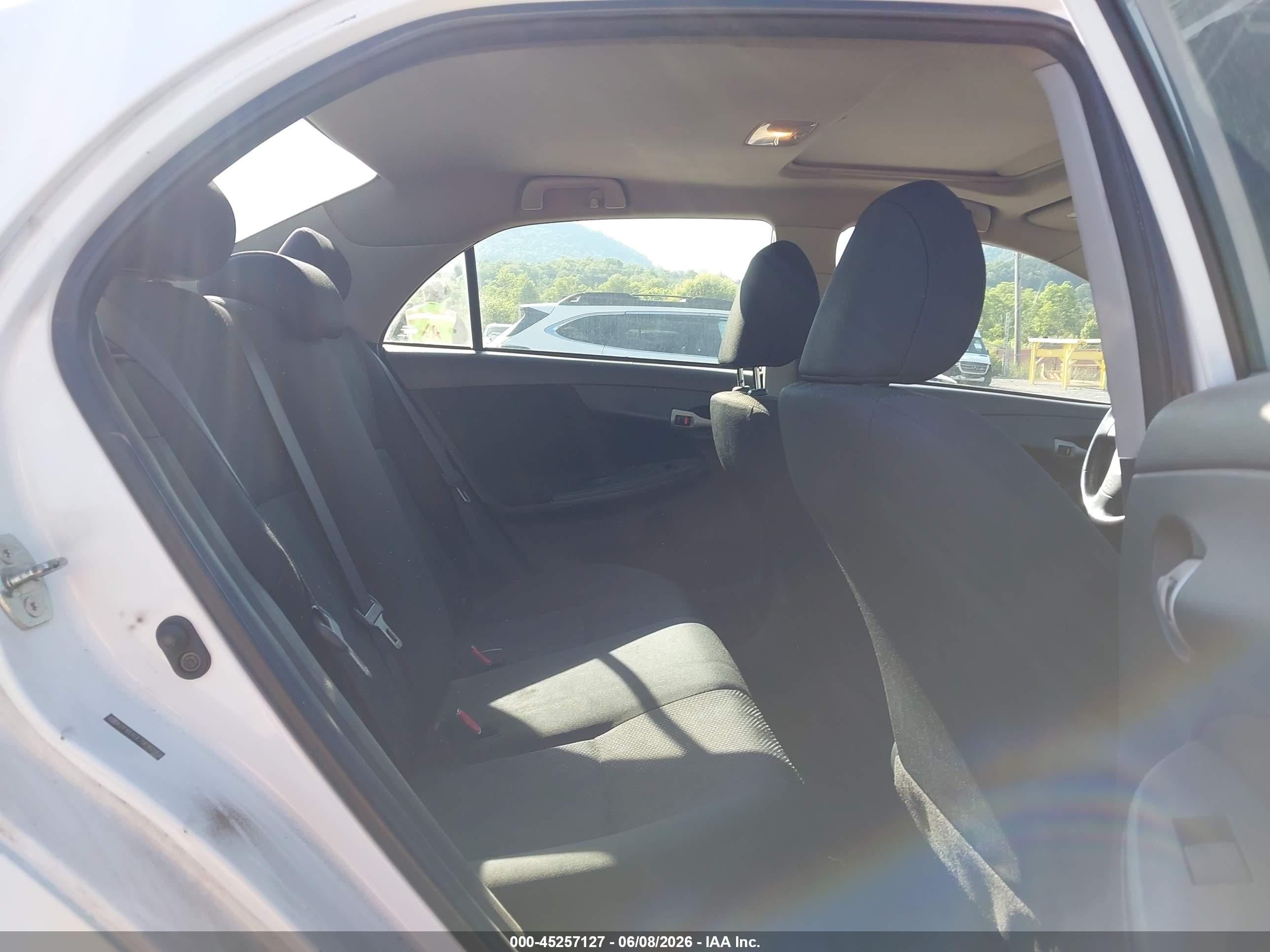 2009 Toyota Corolla S White vin: 2T1BU40E79C167958