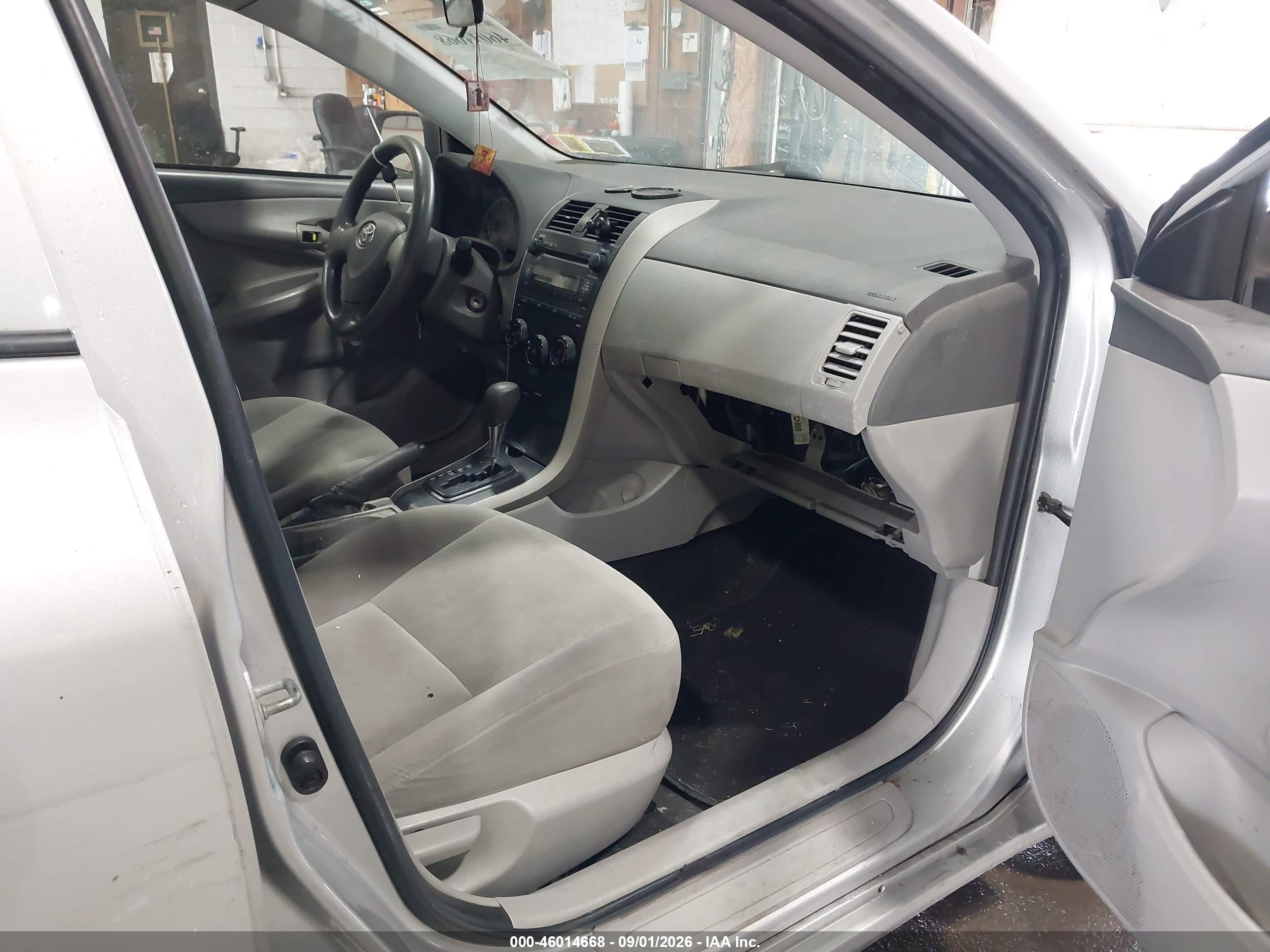 2009 Toyota Corolla   Silver vin: 2T1BU40E79C168544
