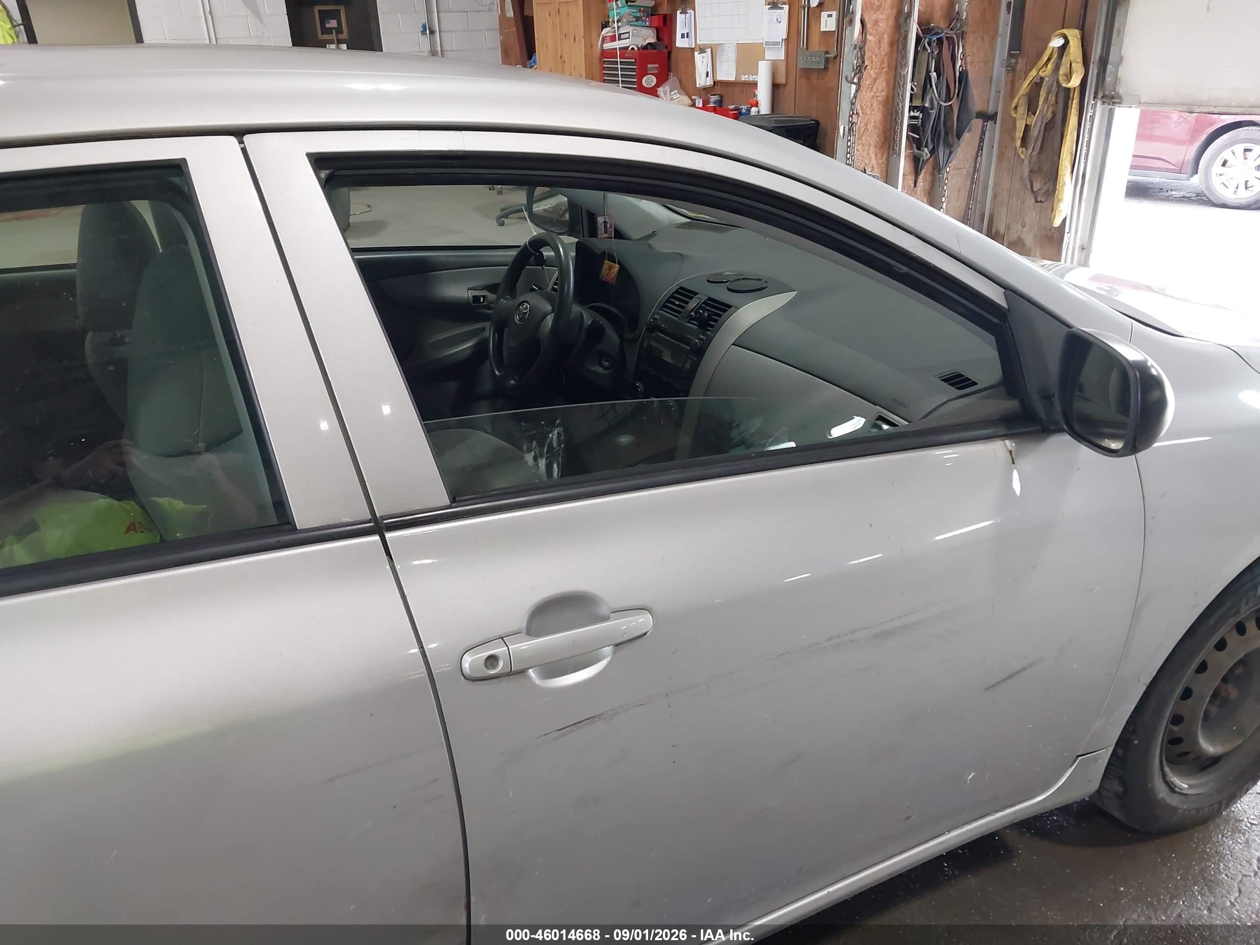 2009 Toyota Corolla   Silver vin: 2T1BU40E79C168544