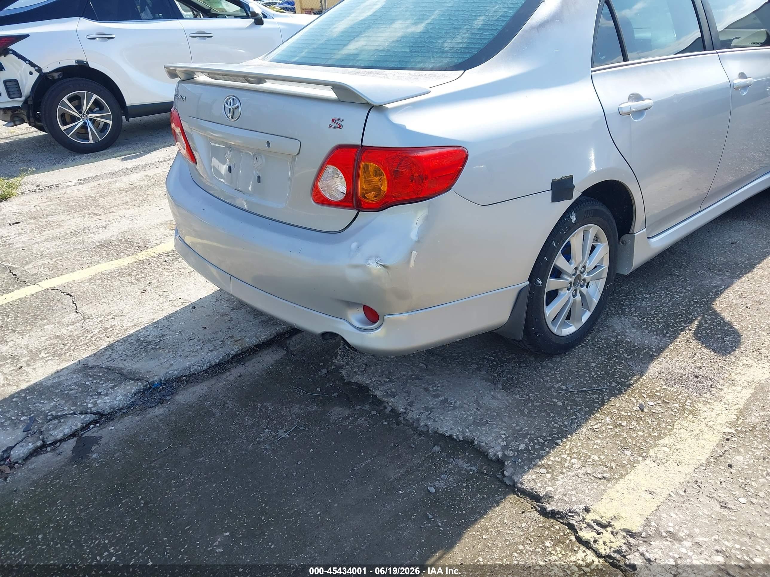 2009 Toyota Corolla S Silver vin: 2T1BU40E89C105520