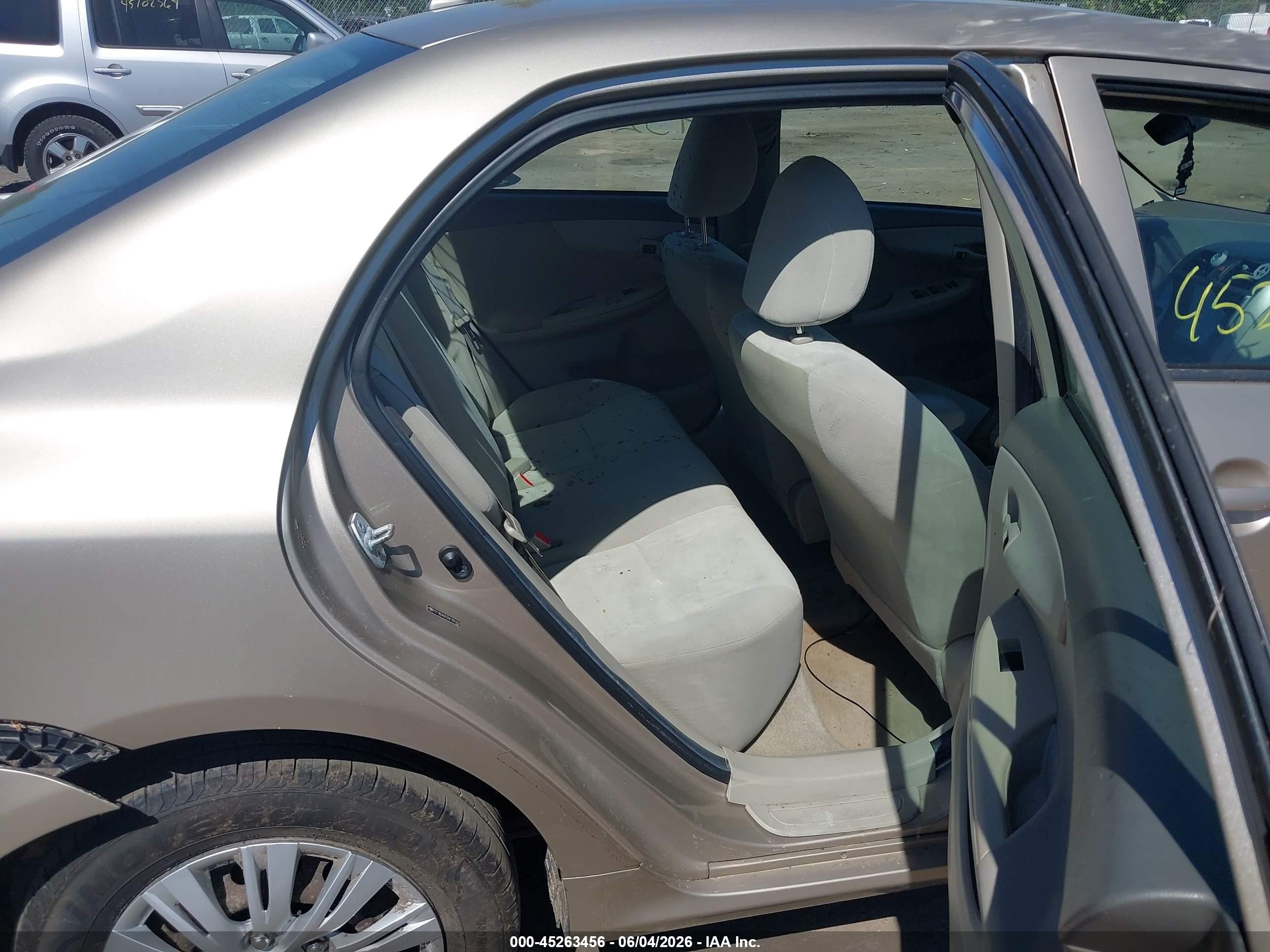 2009 Toyota Corolla Le Gold vin: 2T1BU40E99C166102