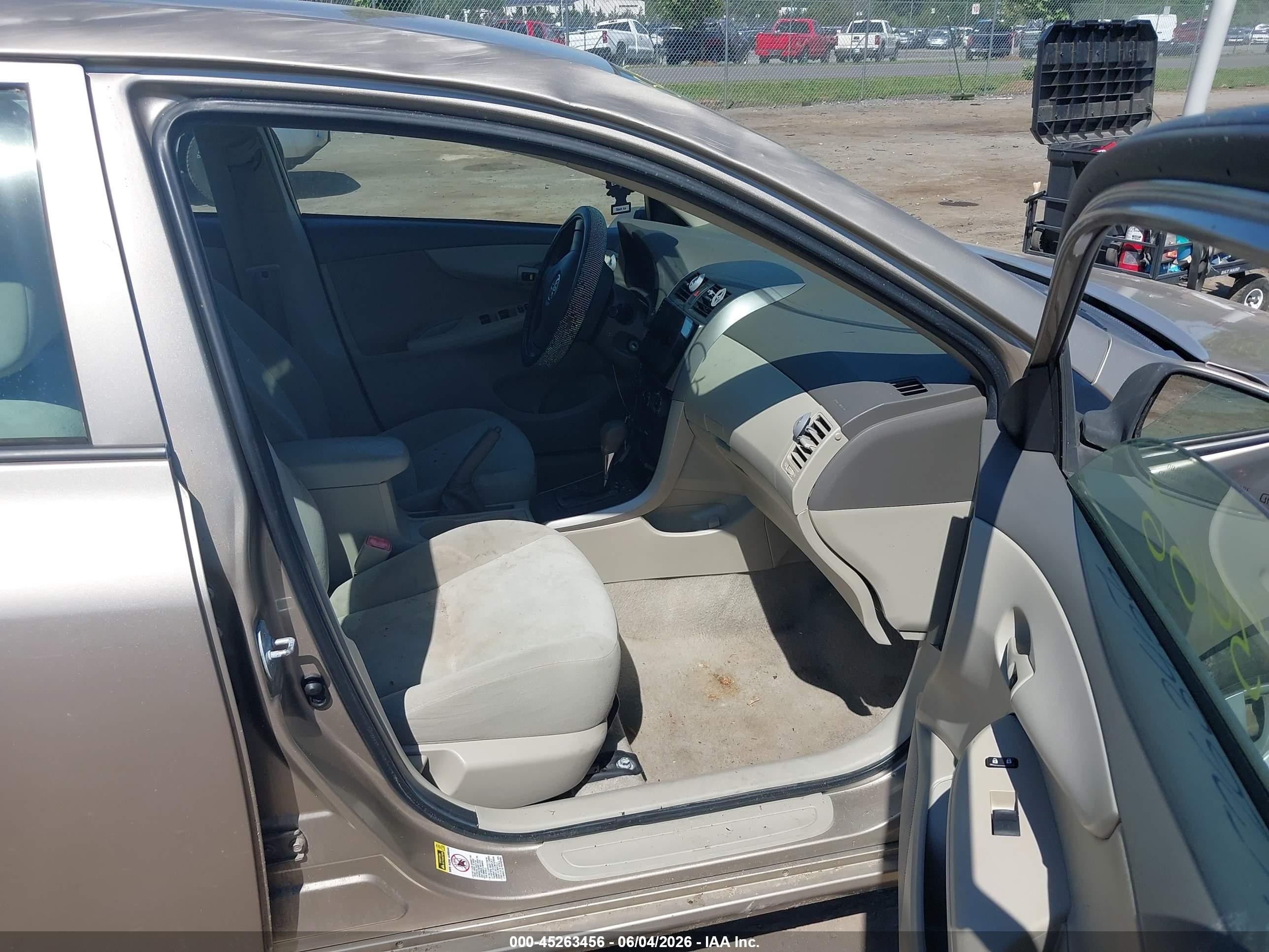 2009 Toyota Corolla Le Gold vin: 2T1BU40E99C166102