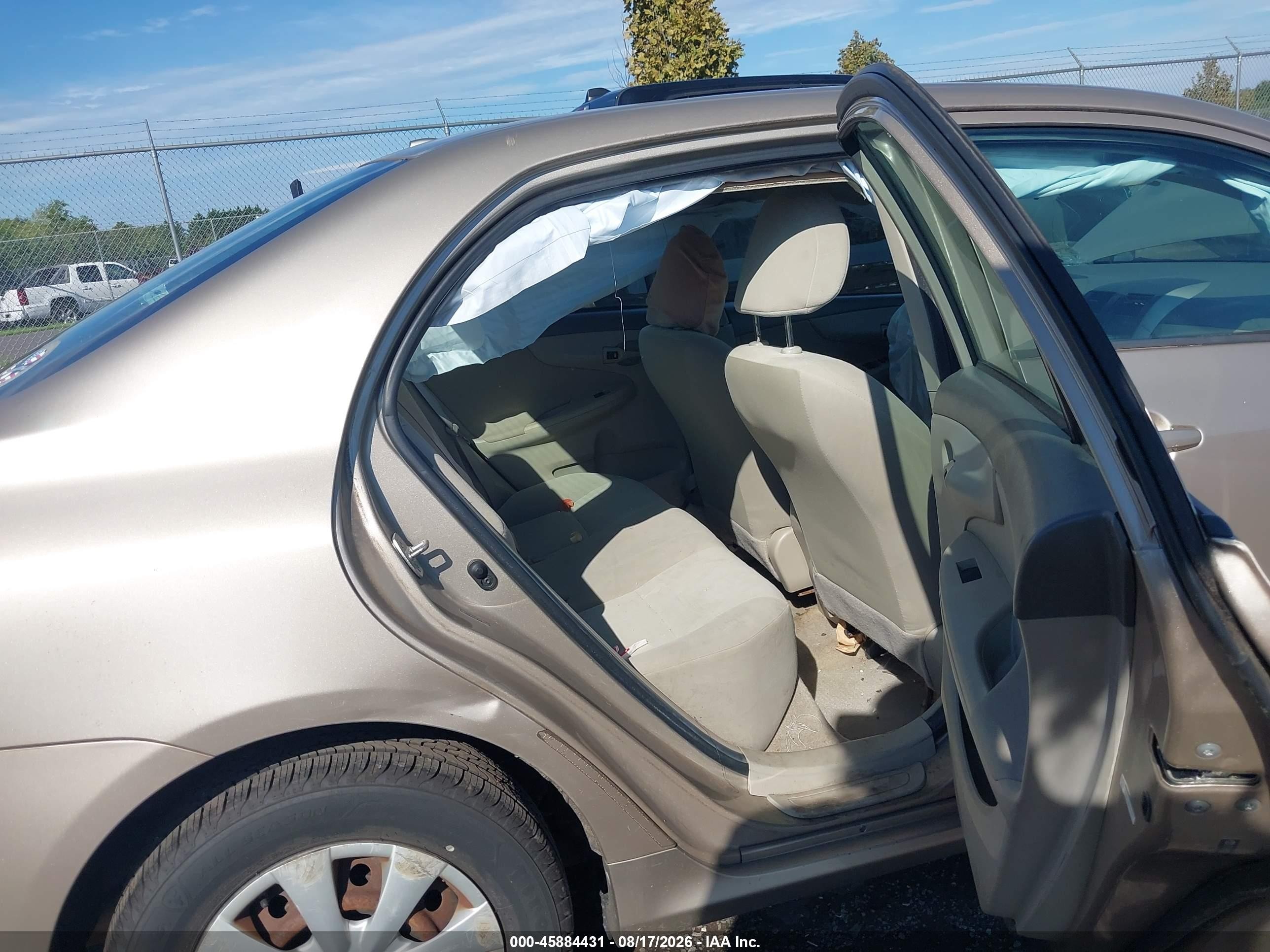 2009 Toyota Corolla Le Gold vin: 2T1BU40E99C180582