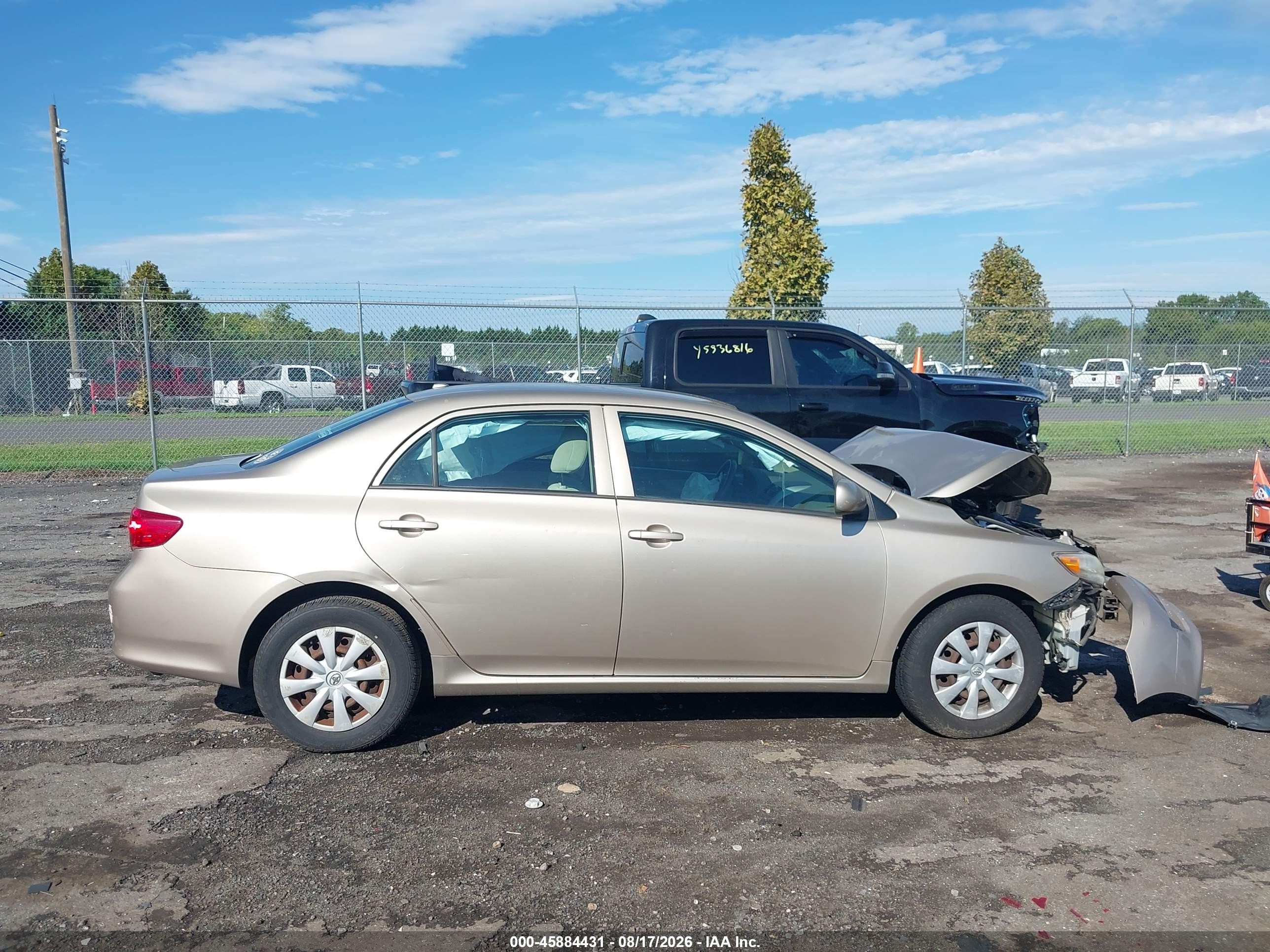 2009 Toyota Corolla Le Gold vin: 2T1BU40E99C180582