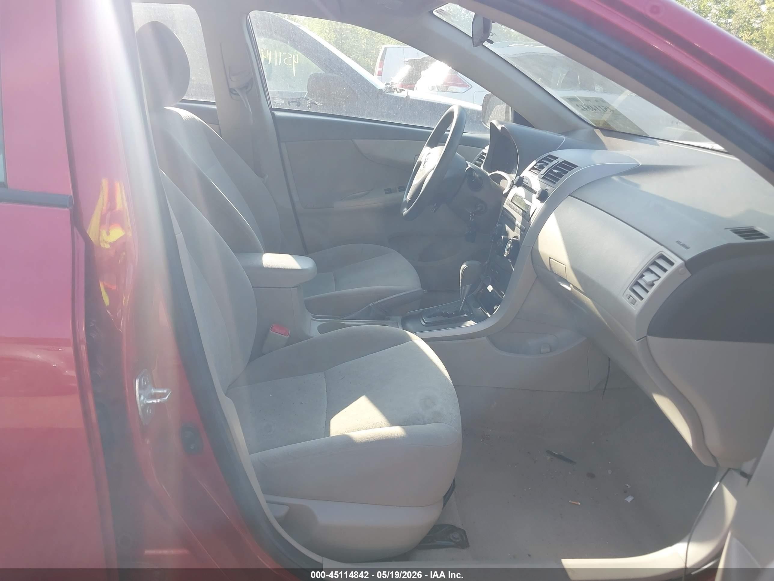 2009 Toyota Corolla Le Red vin: 2T1BU40EX9C101601