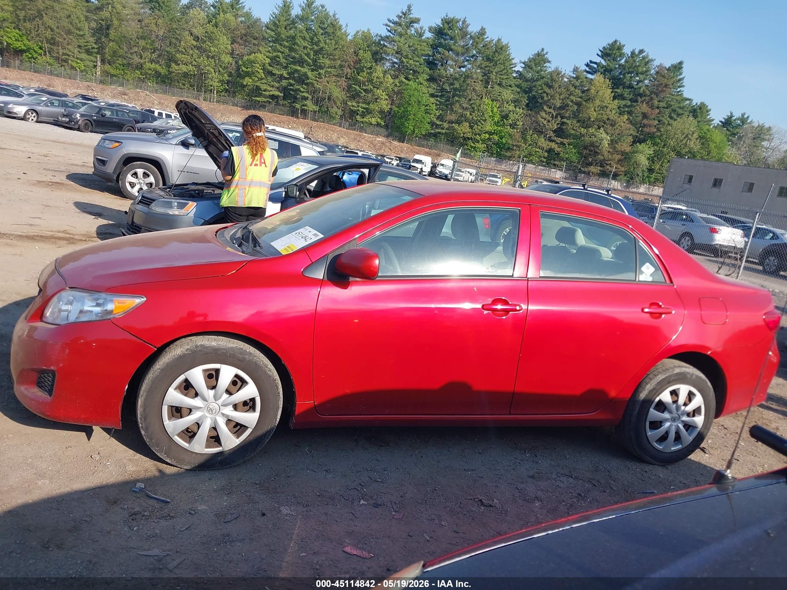 2009 Toyota Corolla Le Red vin: 2T1BU40EX9C101601