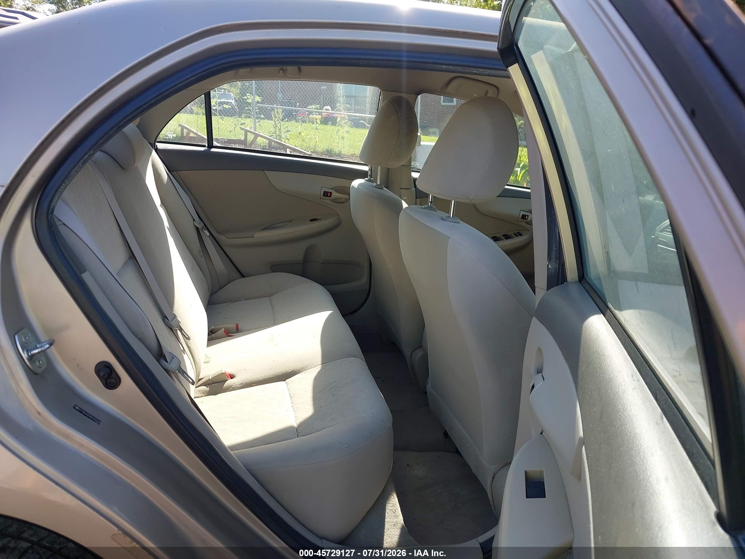2009 Toyota Corolla Le Gold vin: 2T1BU40EX9C152533