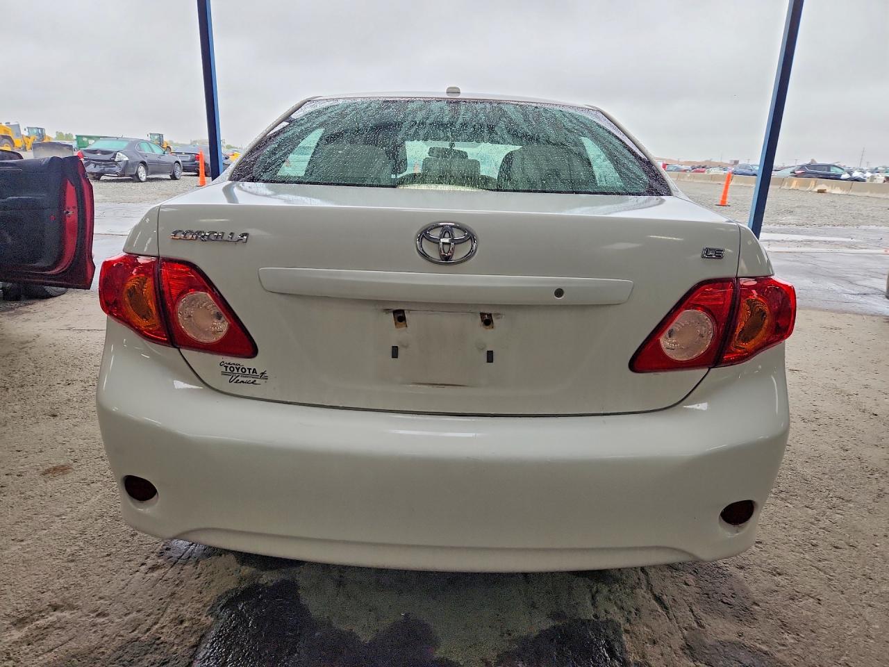 2009 Toyota Corolla Le White vin: 2T1BU40EX9C152676