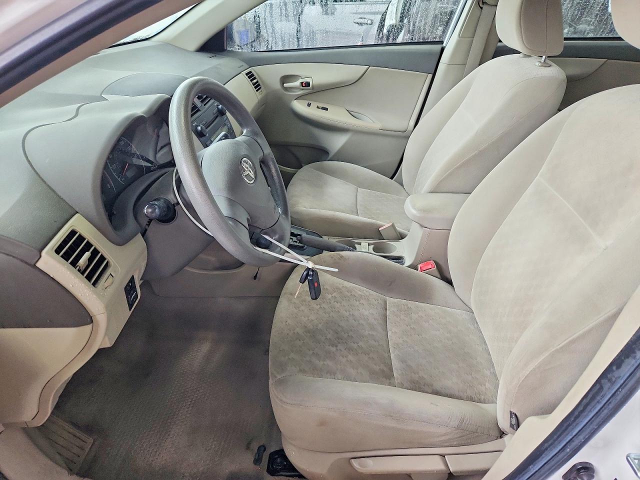 2009 Toyota Corolla Le White vin: 2T1BU40EX9C152676