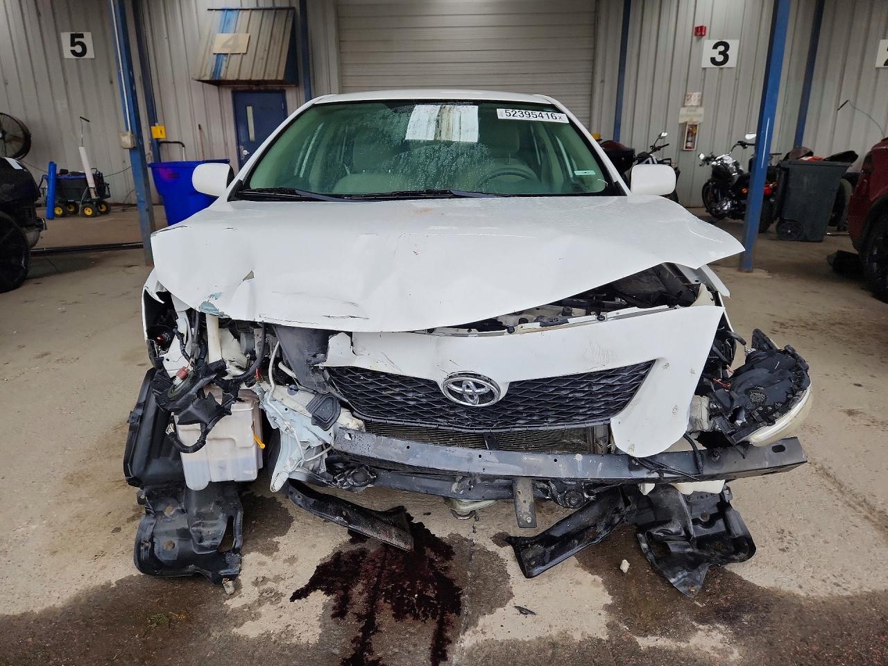 2009 Toyota Corolla Le White vin: 2T1BU40EX9C152676