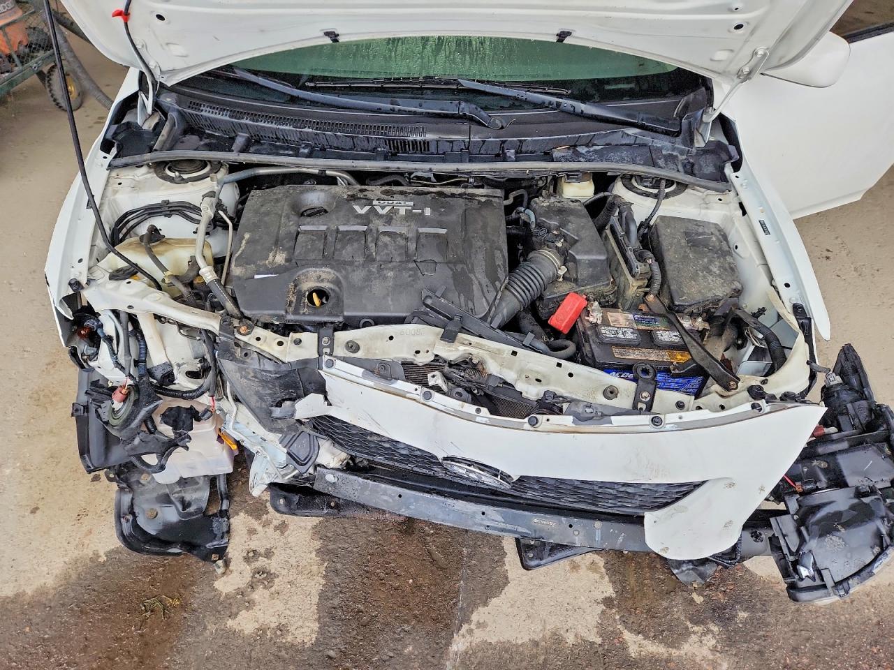 2009 Toyota Corolla Le White vin: 2T1BU40EX9C152676