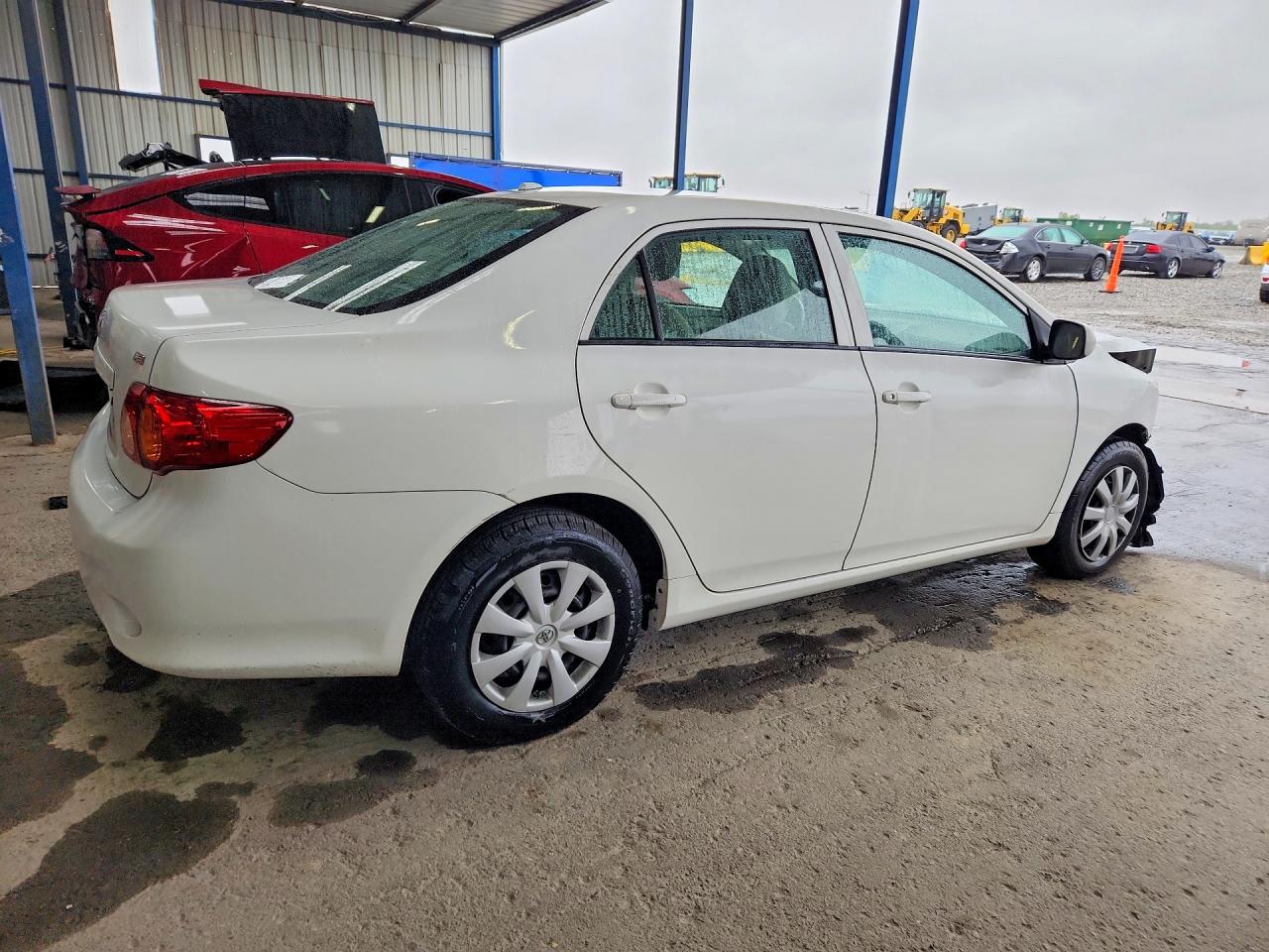 2009 Toyota Corolla Le White vin: 2T1BU40EX9C152676