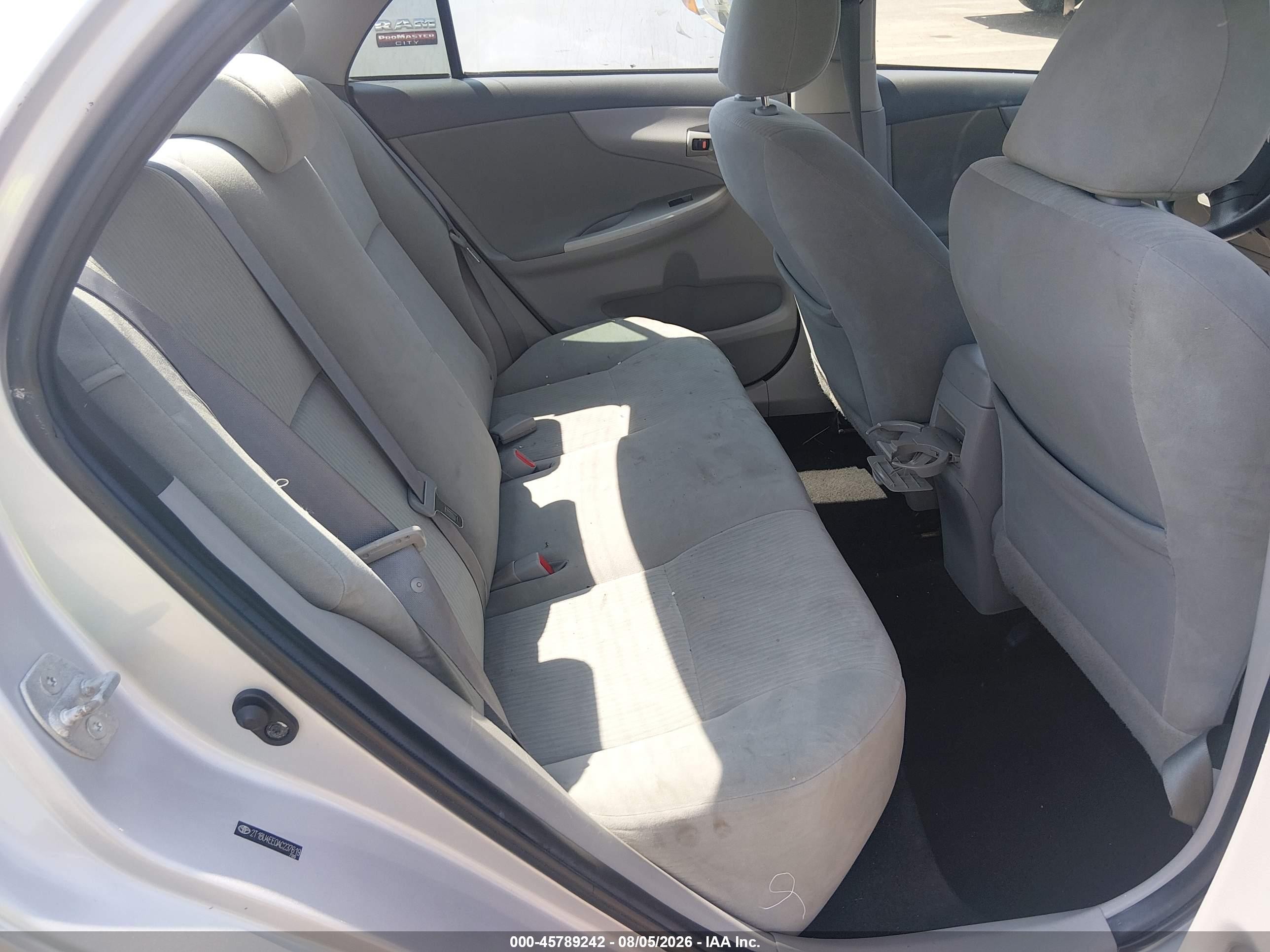 2010 Toyota Corolla Le Silver vin: 2T1BU4EE0AC237619