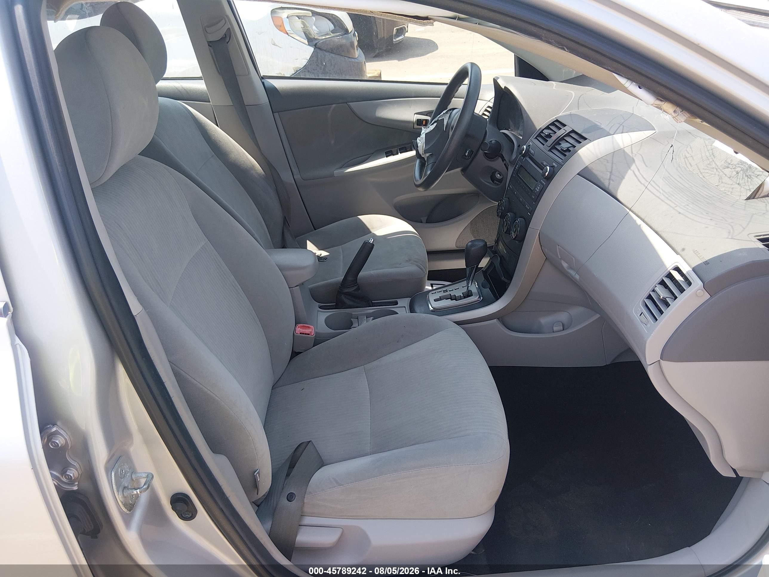 2010 Toyota Corolla Le Silver vin: 2T1BU4EE0AC237619