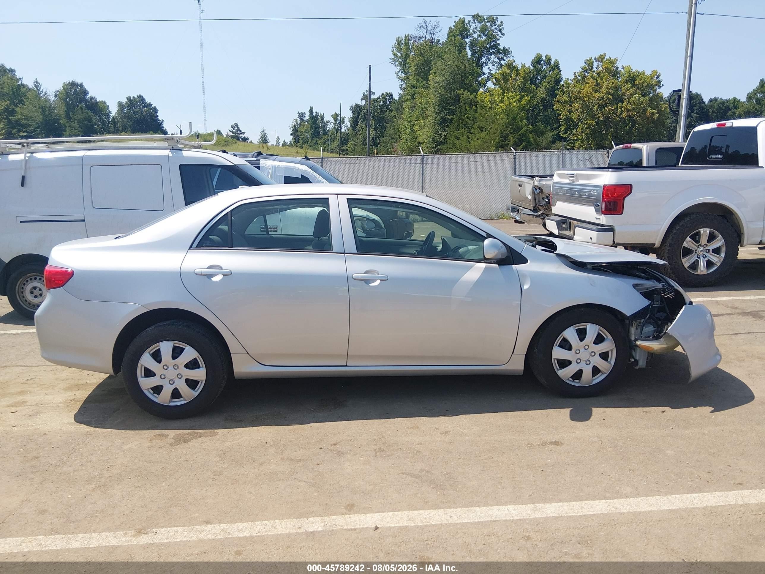 2010 Toyota Corolla Le Silver vin: 2T1BU4EE0AC237619