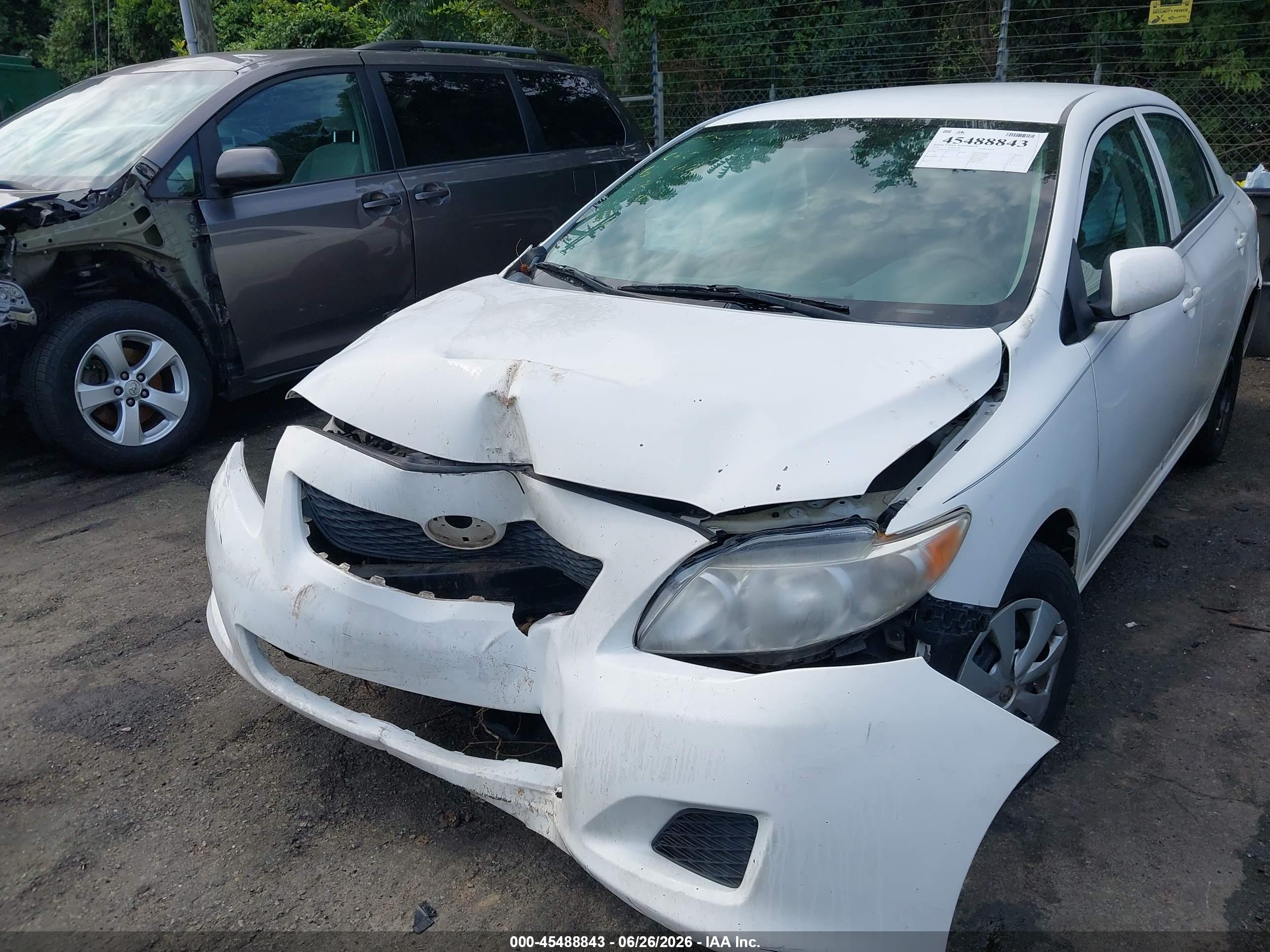 2010 Toyota Corolla Le White vin: 2T1BU4EE0AC270104