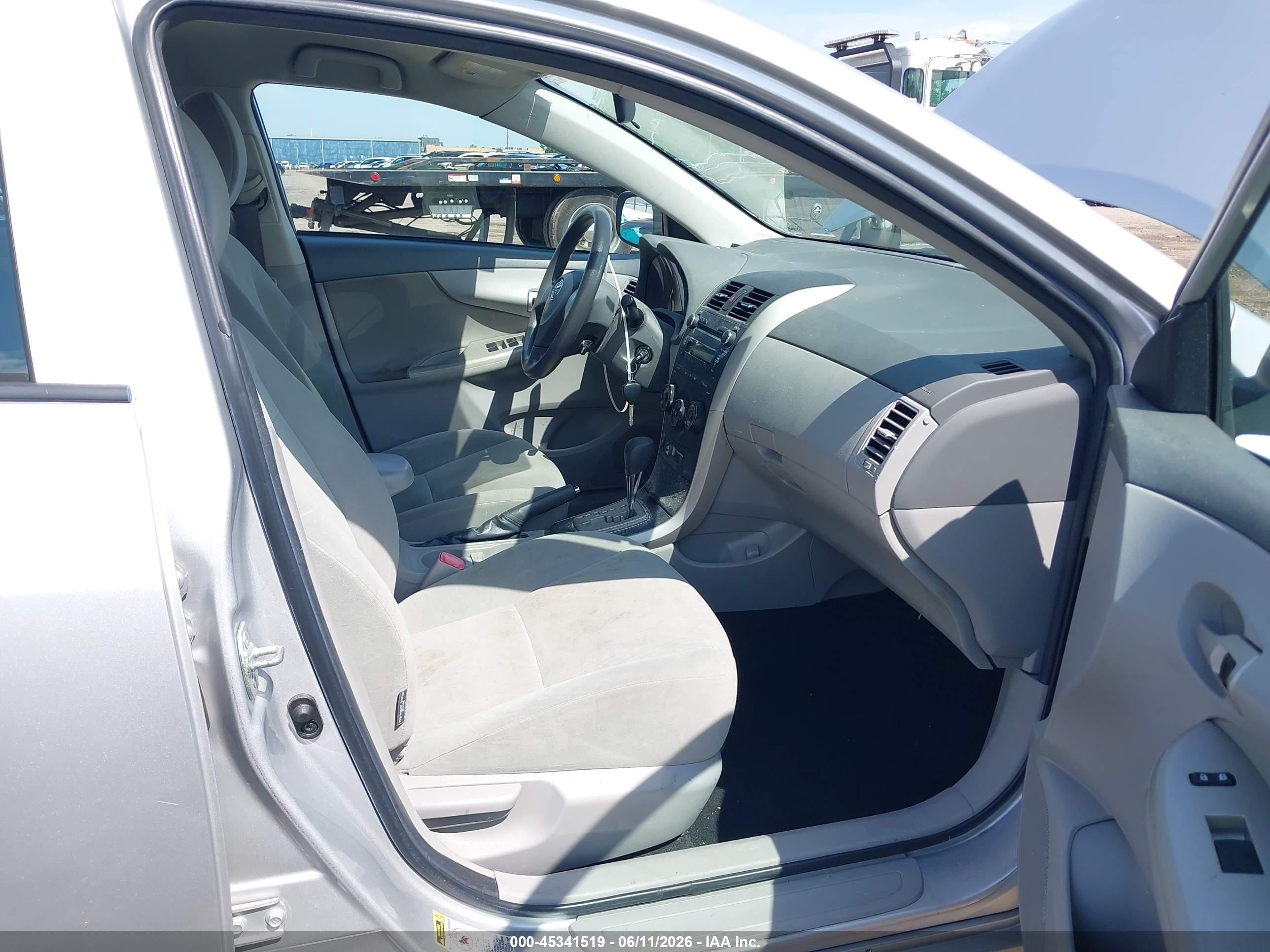 2010 Toyota Corolla Le Silver vin: 2T1BU4EE0AC306972