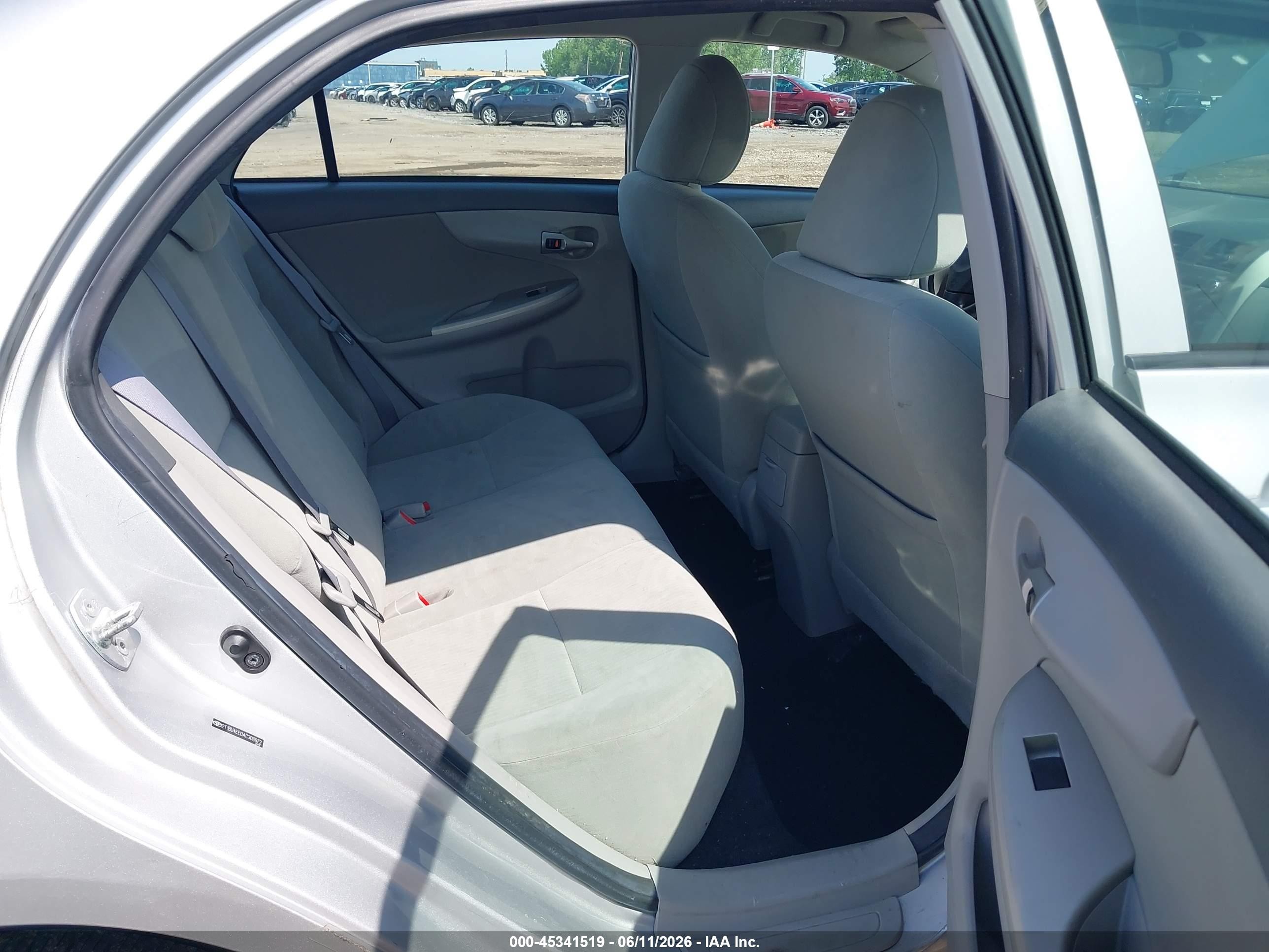 2010 Toyota Corolla Le Silver vin: 2T1BU4EE0AC306972