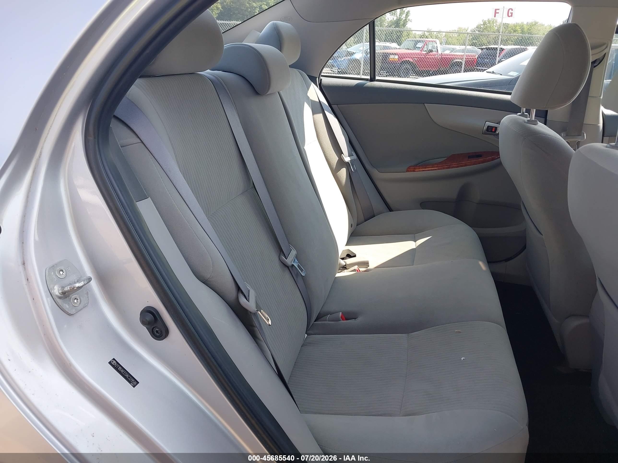 2010 Toyota Corolla Xle Silver vin: 2T1BU4EE0AC329586