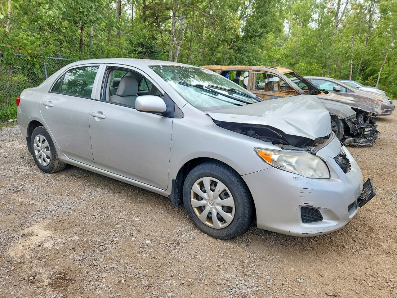 2010 Toyota Corolla Base Серебряный vin: 2T1BU4EE0AC333444