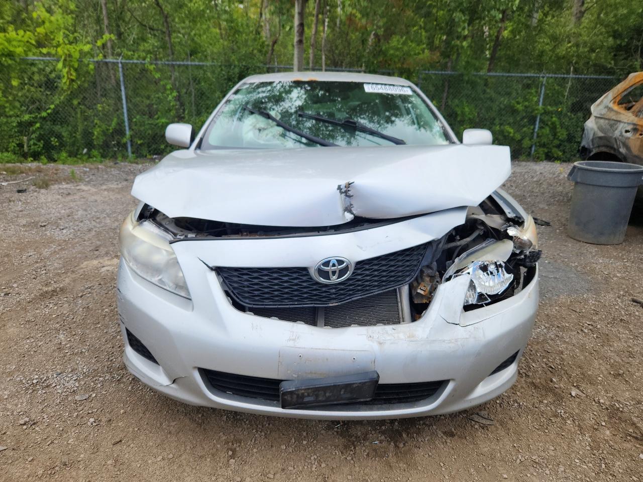 2010 Toyota Corolla Base Серебряный vin: 2T1BU4EE0AC333444