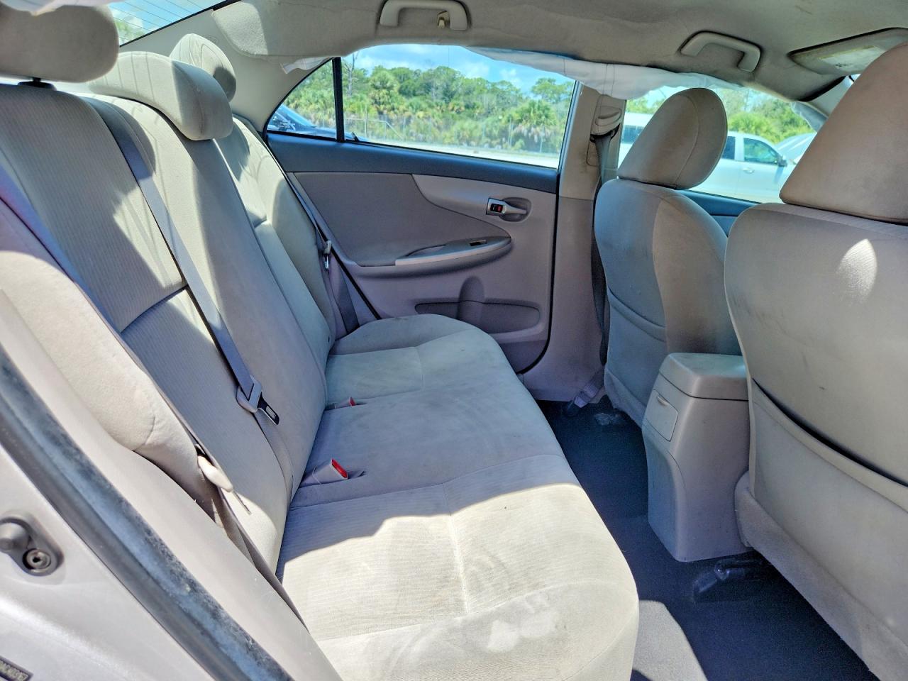 2010 Toyota Corolla Le Silver vin: 2T1BU4EE0AC403167