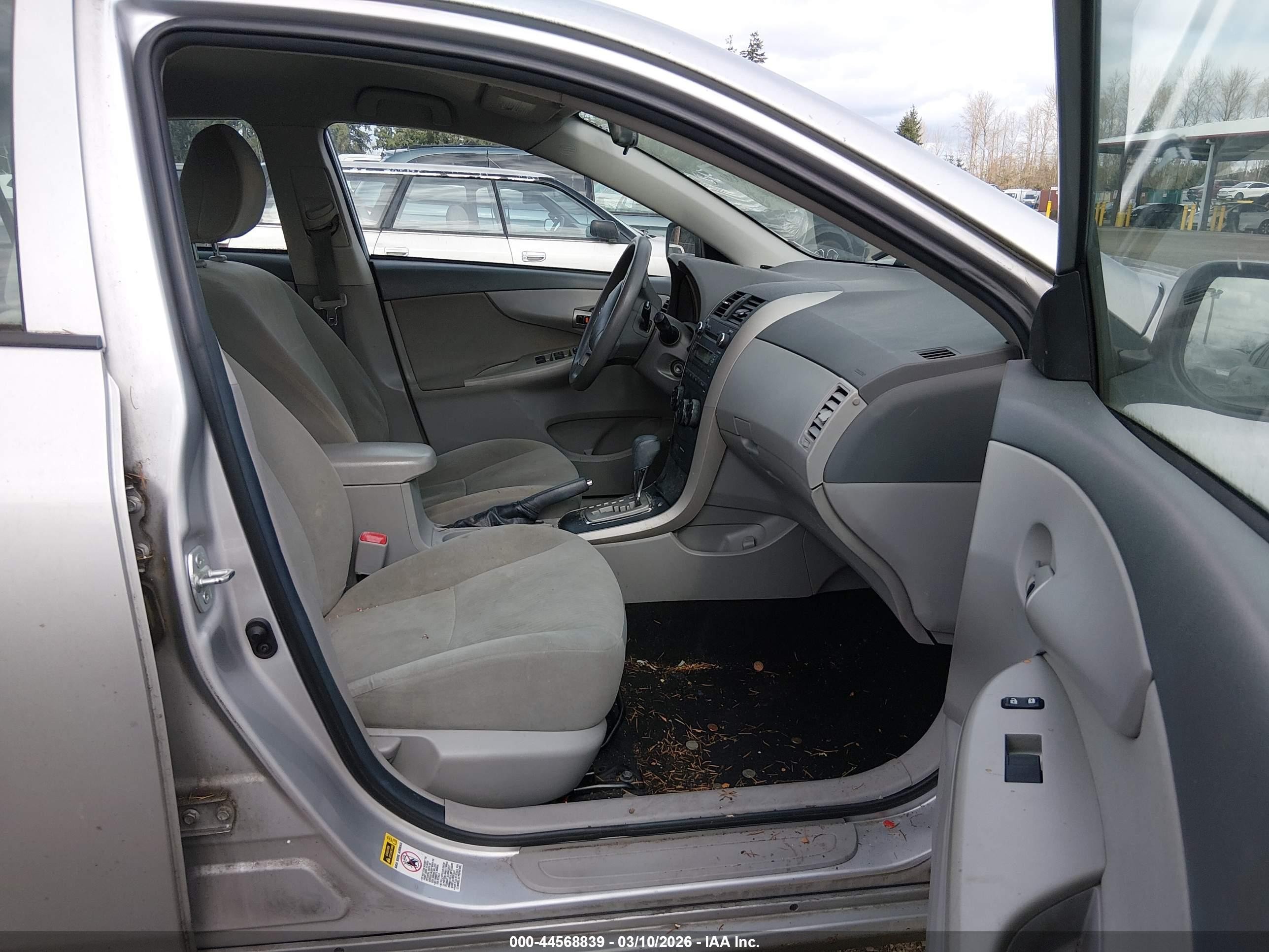 2010 Toyota Corolla Le Gray vin: 2T1BU4EE0AC432653